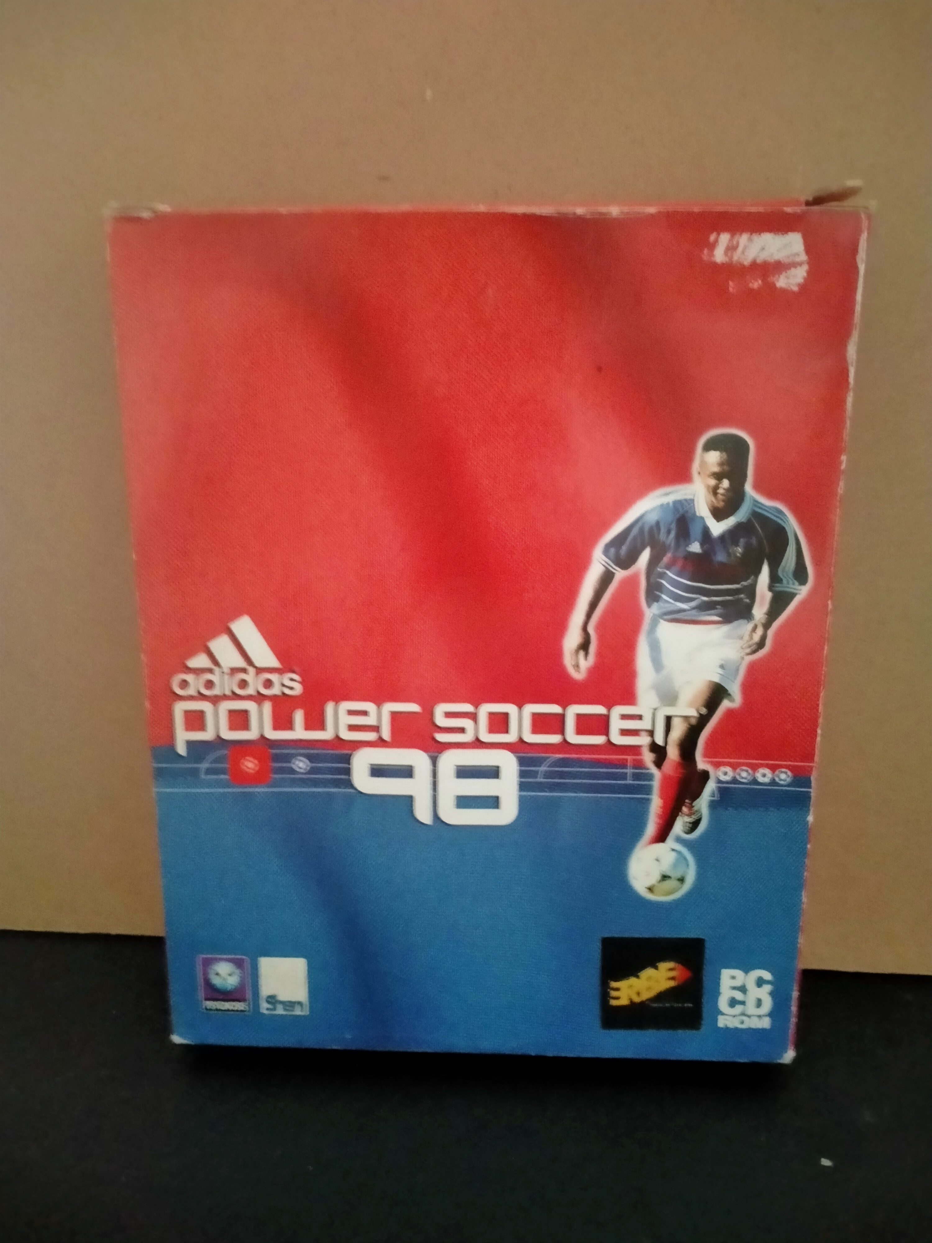 Edición física de Adidas Power Soccer 98