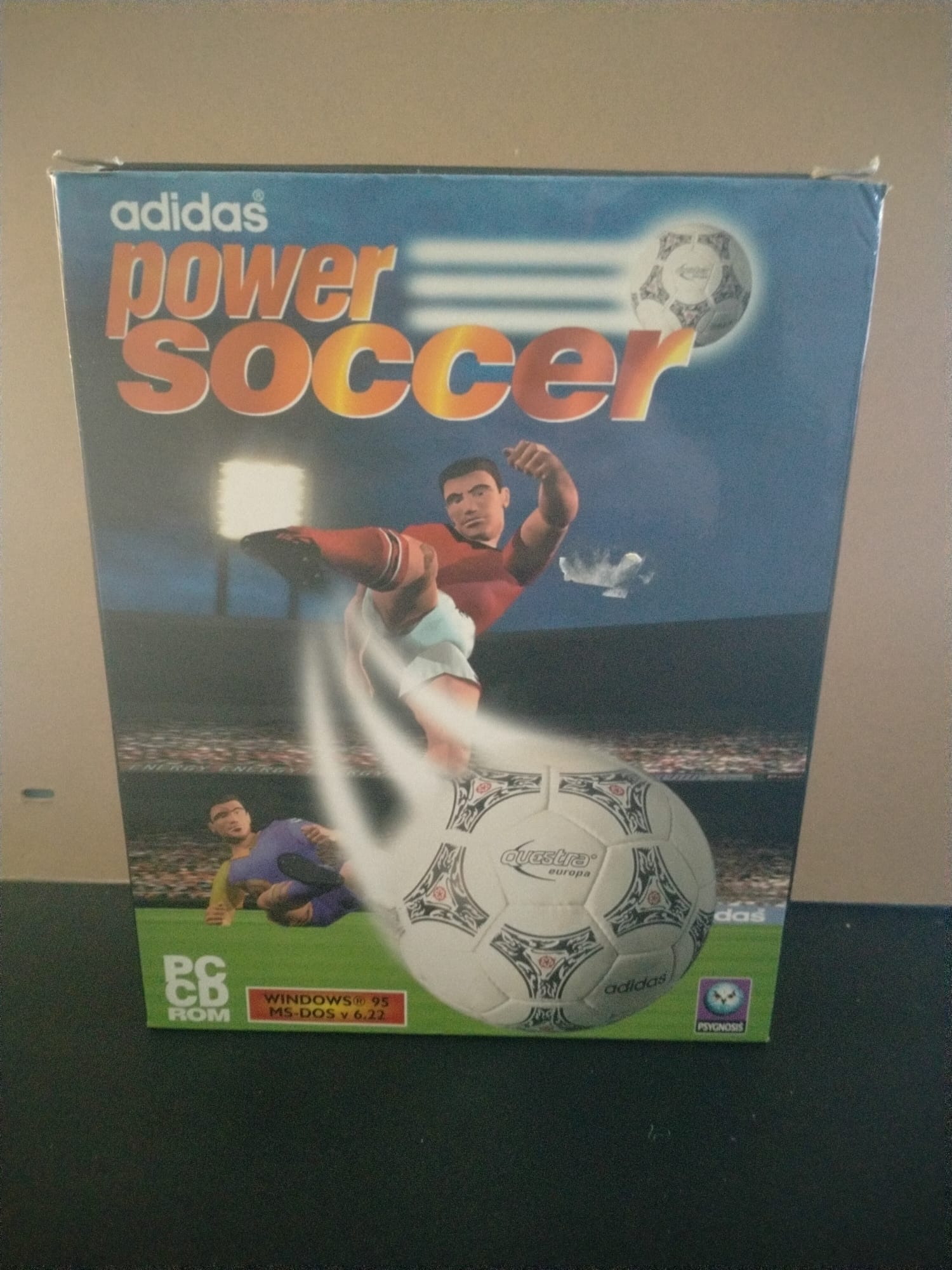 Edición física de Adidas Power Soccer