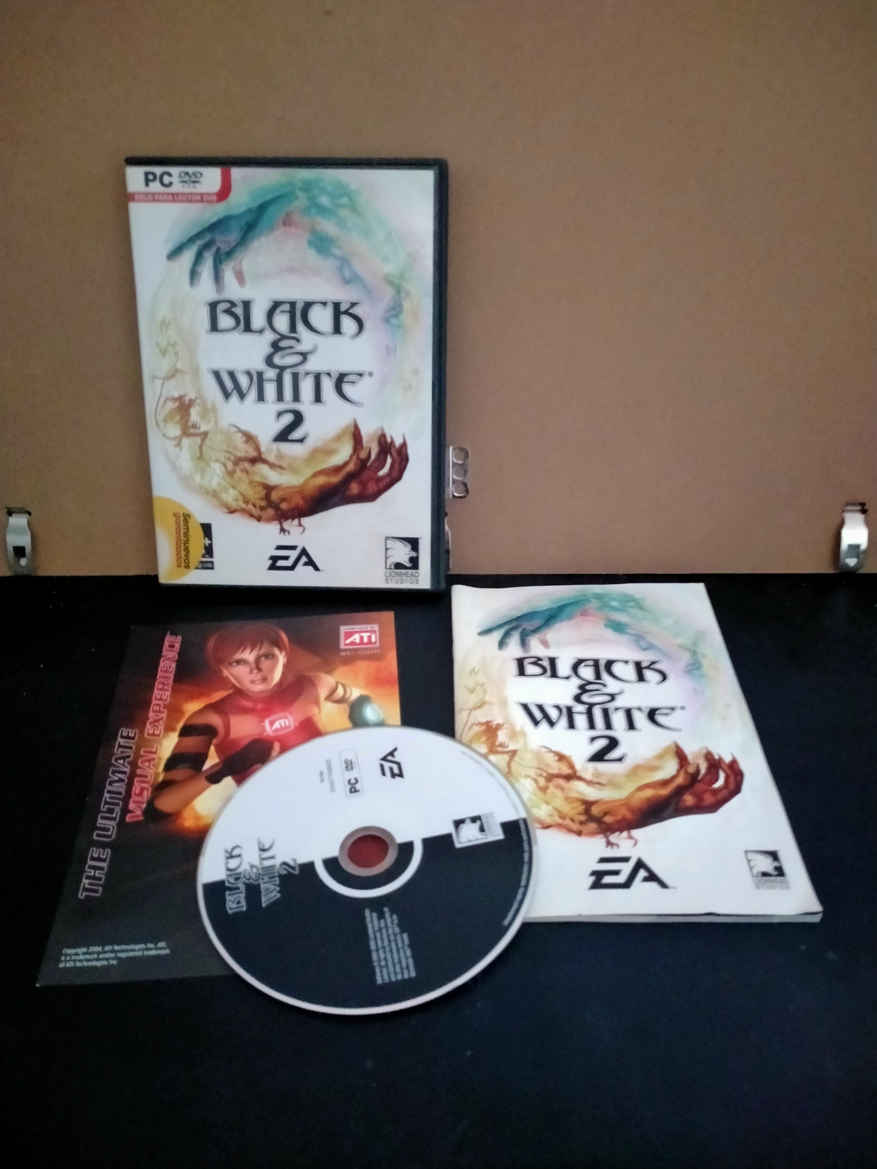 Edición física de Black & White 2