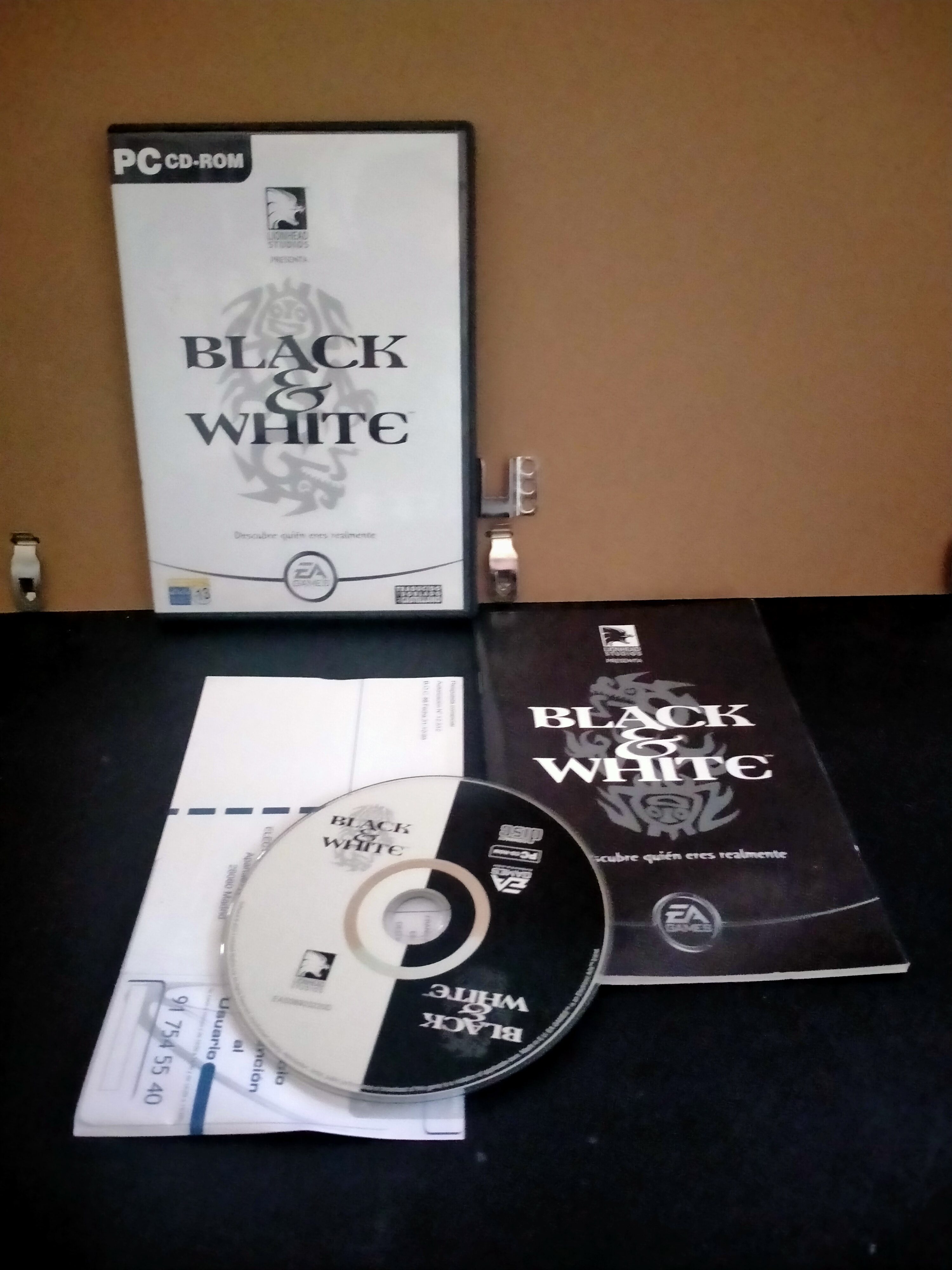 Edición física de Black & White