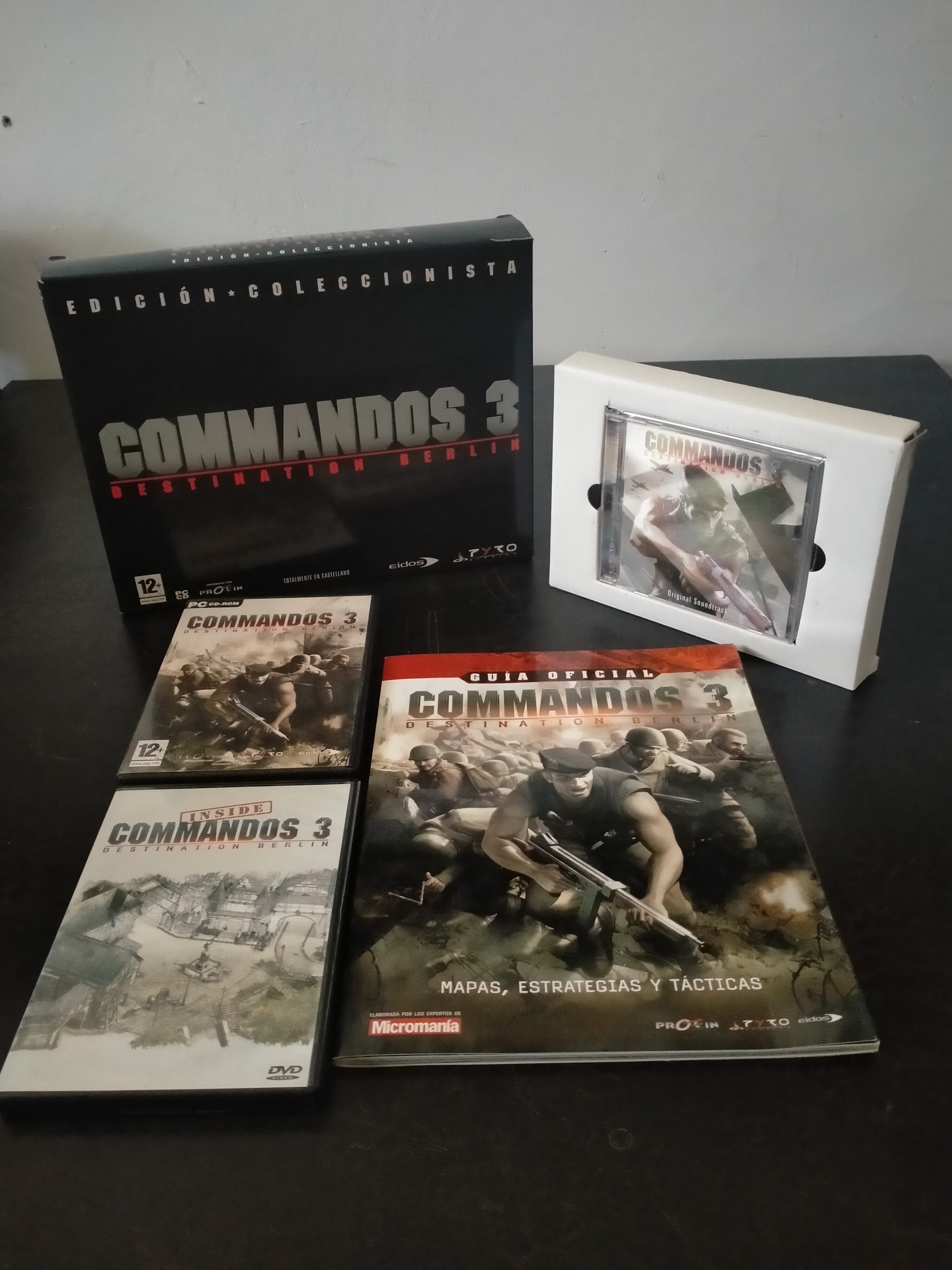 Portada de Commandos 3: Destination Berlin - Edición Coleccionista, formato Big Box, para Windows 98, Windows Me, Win2000