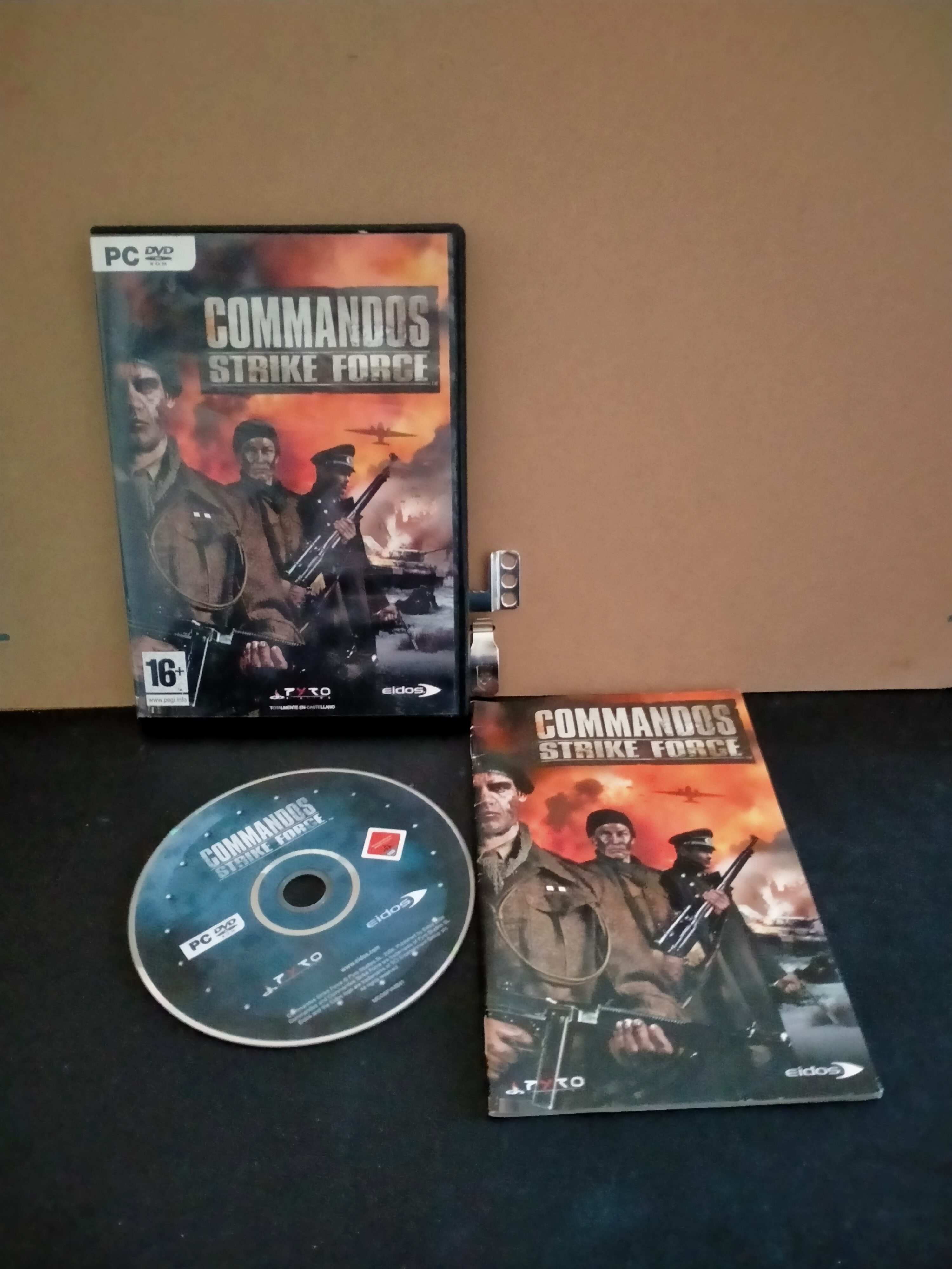 Edición física de Commandos: Strike Force