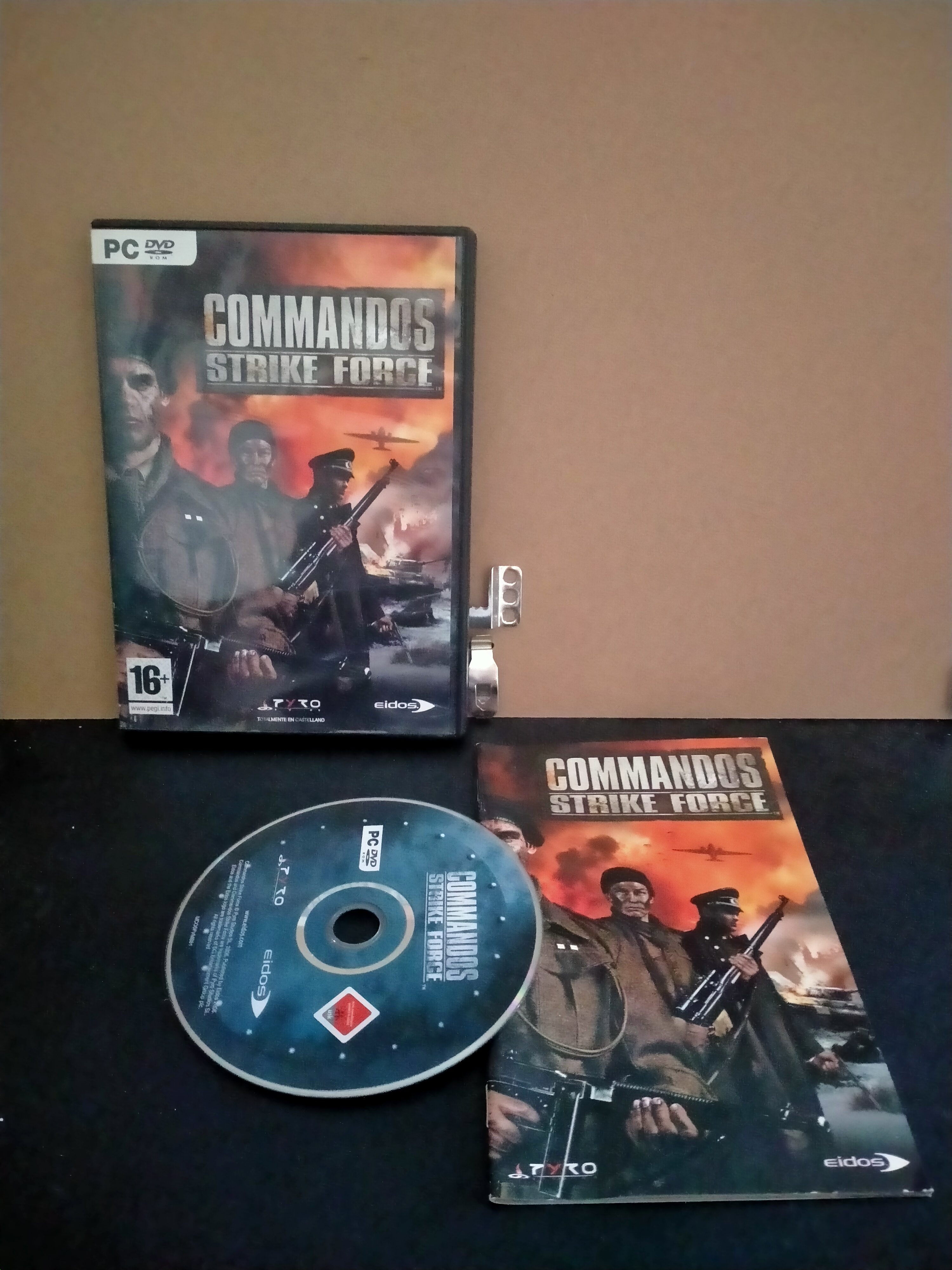 Edición física de Commandos: Strike Force