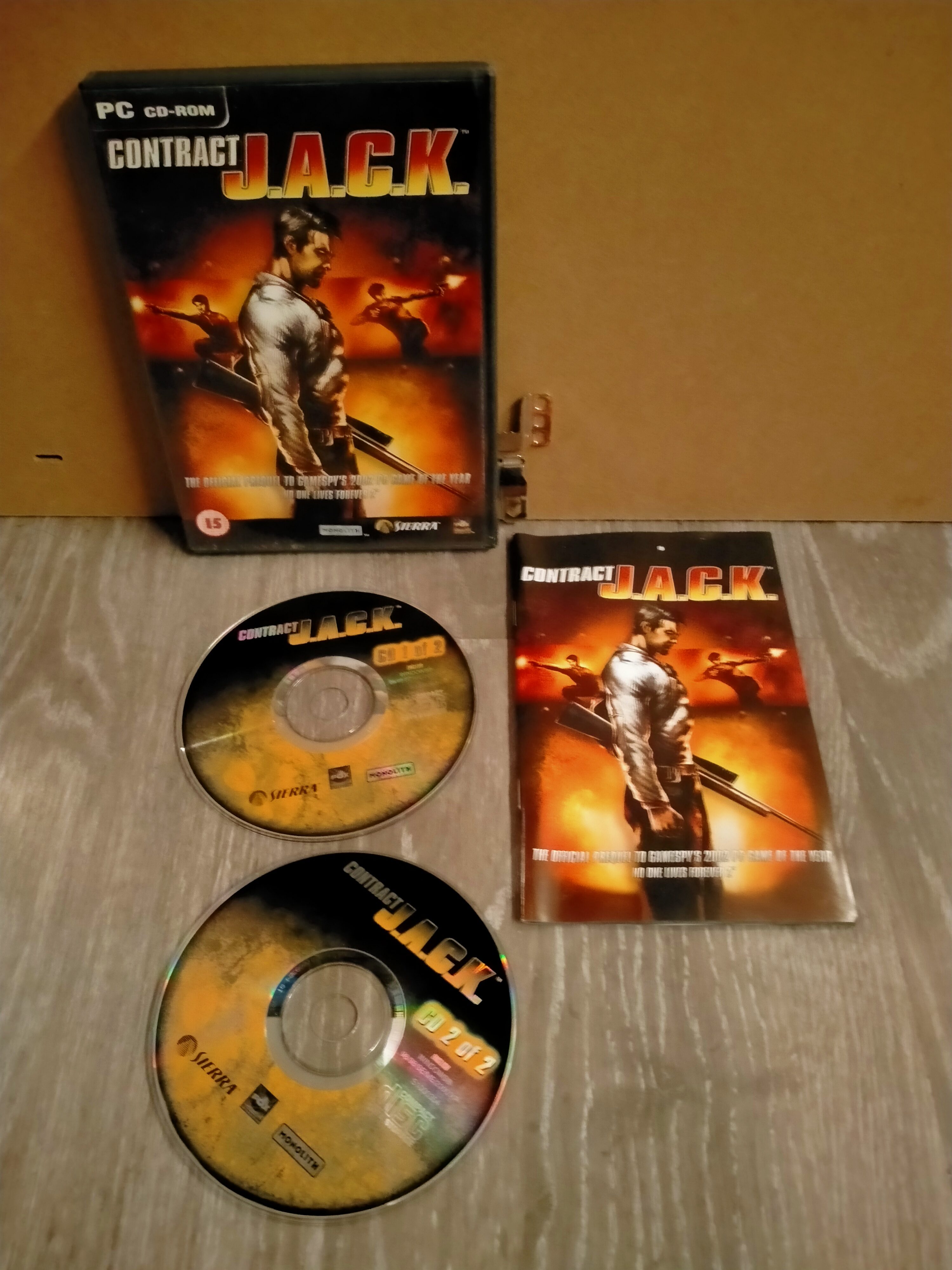 Edición física de Contract J.A.C.K.