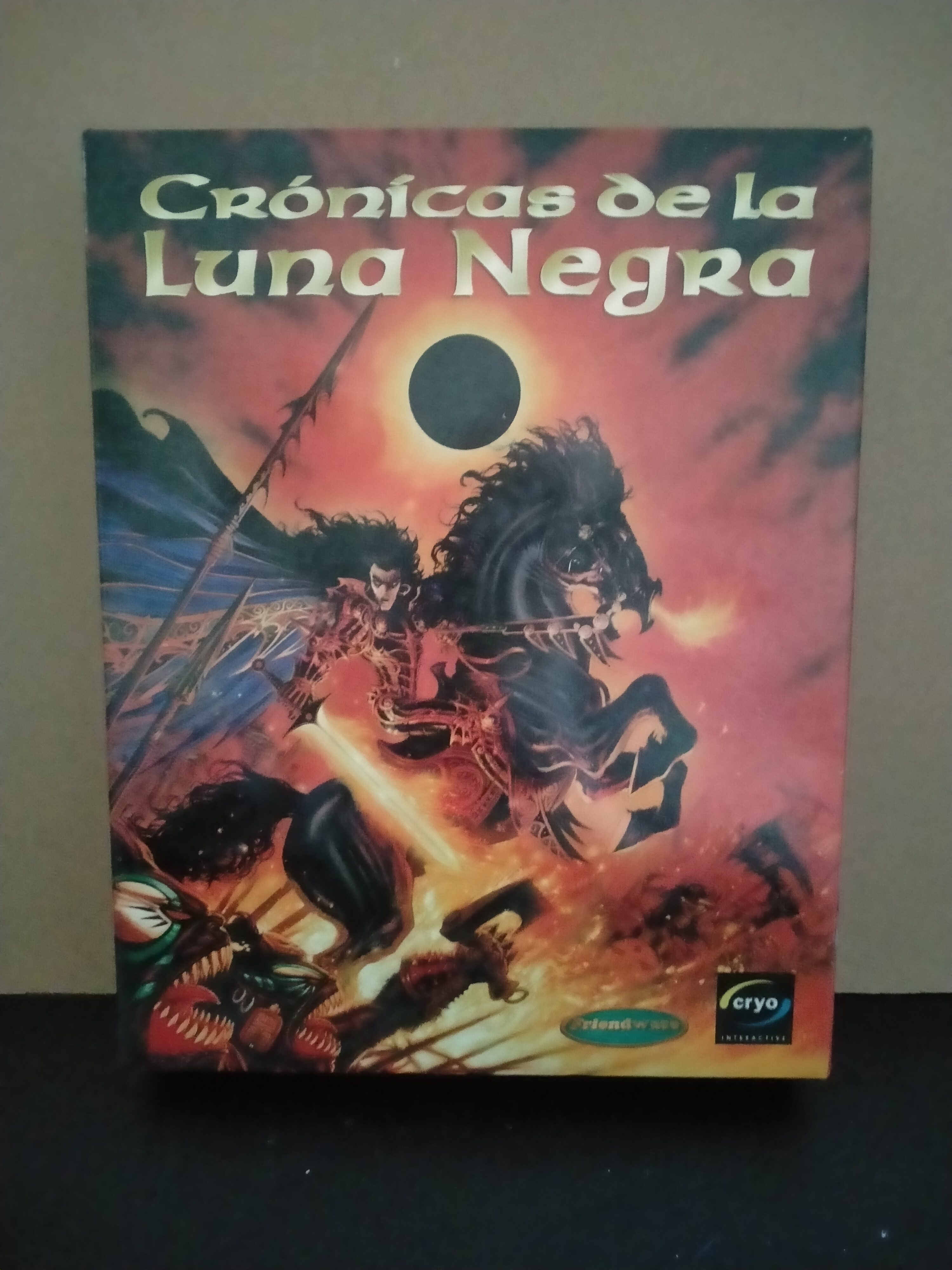 Edición física de Crónicas de la Luna Negra