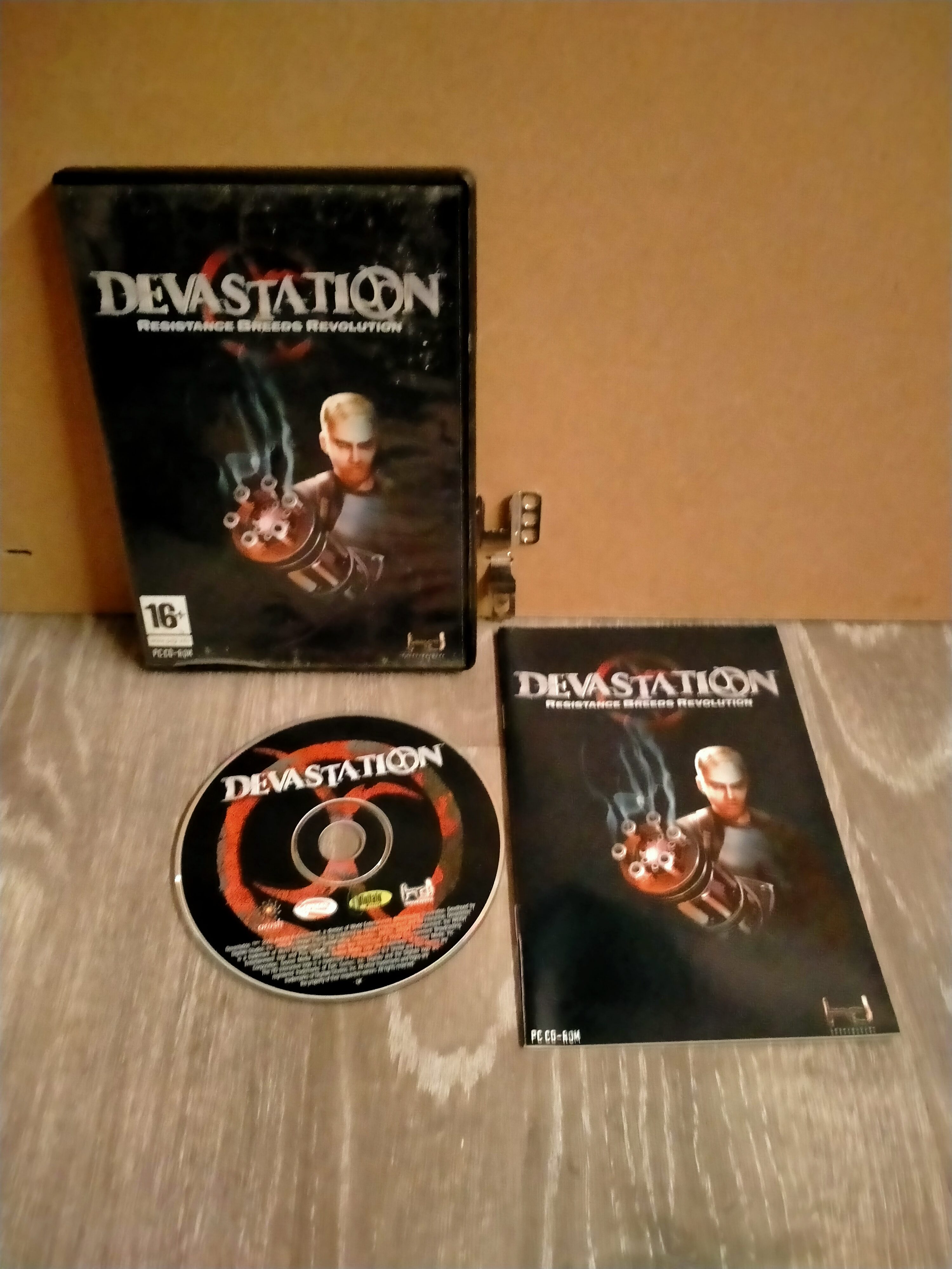 Edición física de Devastation: Resistance Breeds Revolution