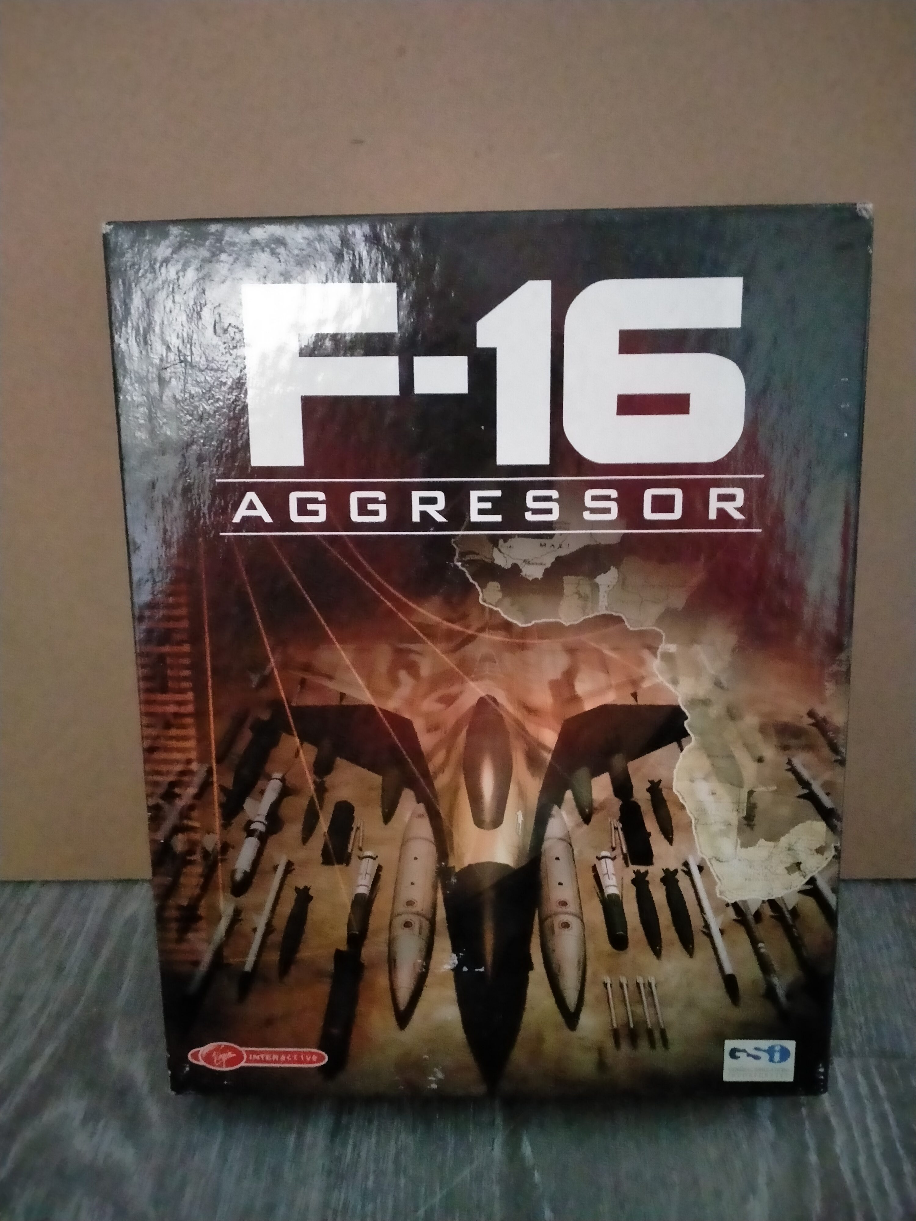 Edición física de F-16 Aggressor