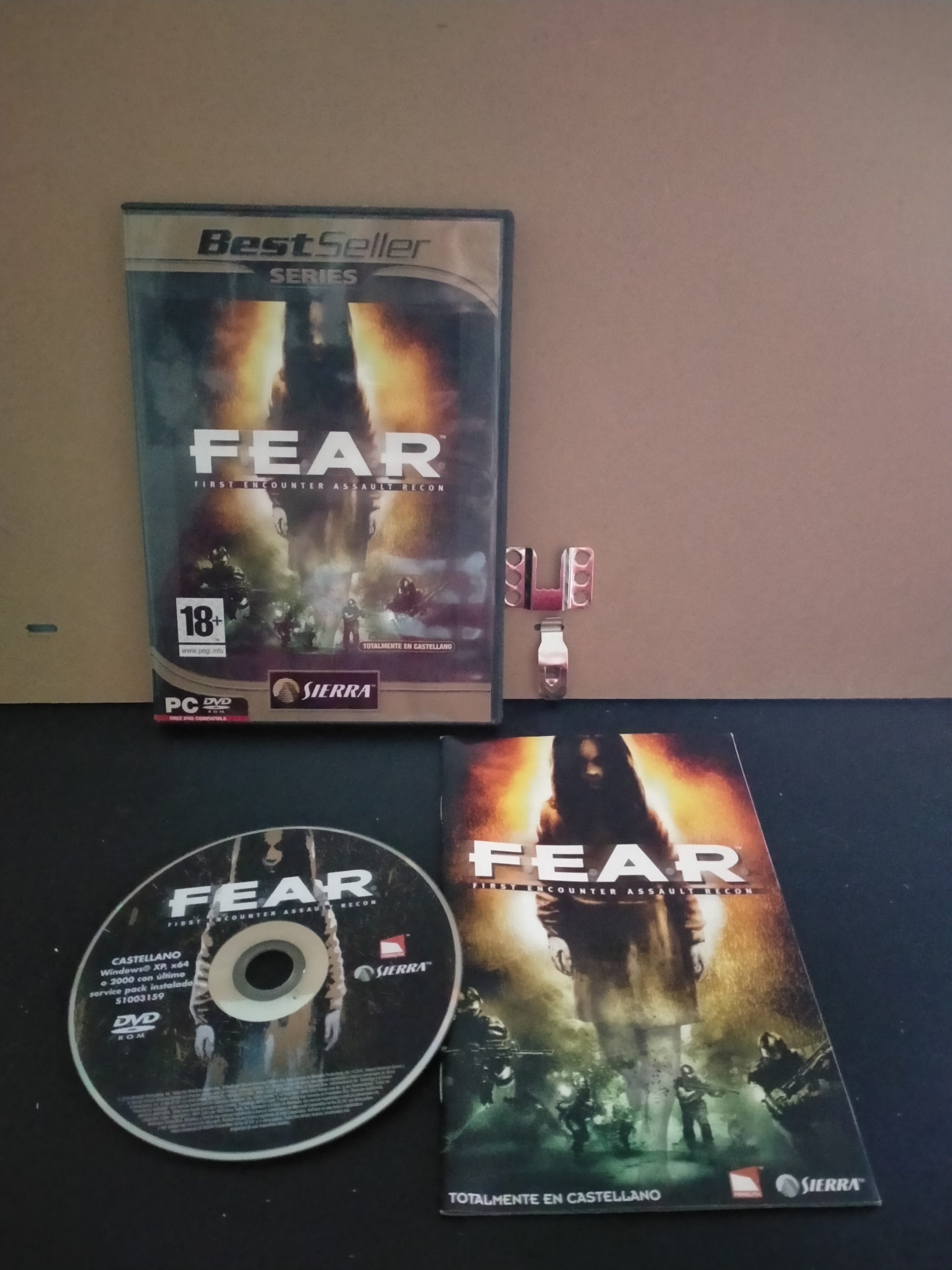Edición física de F.E.A.R.