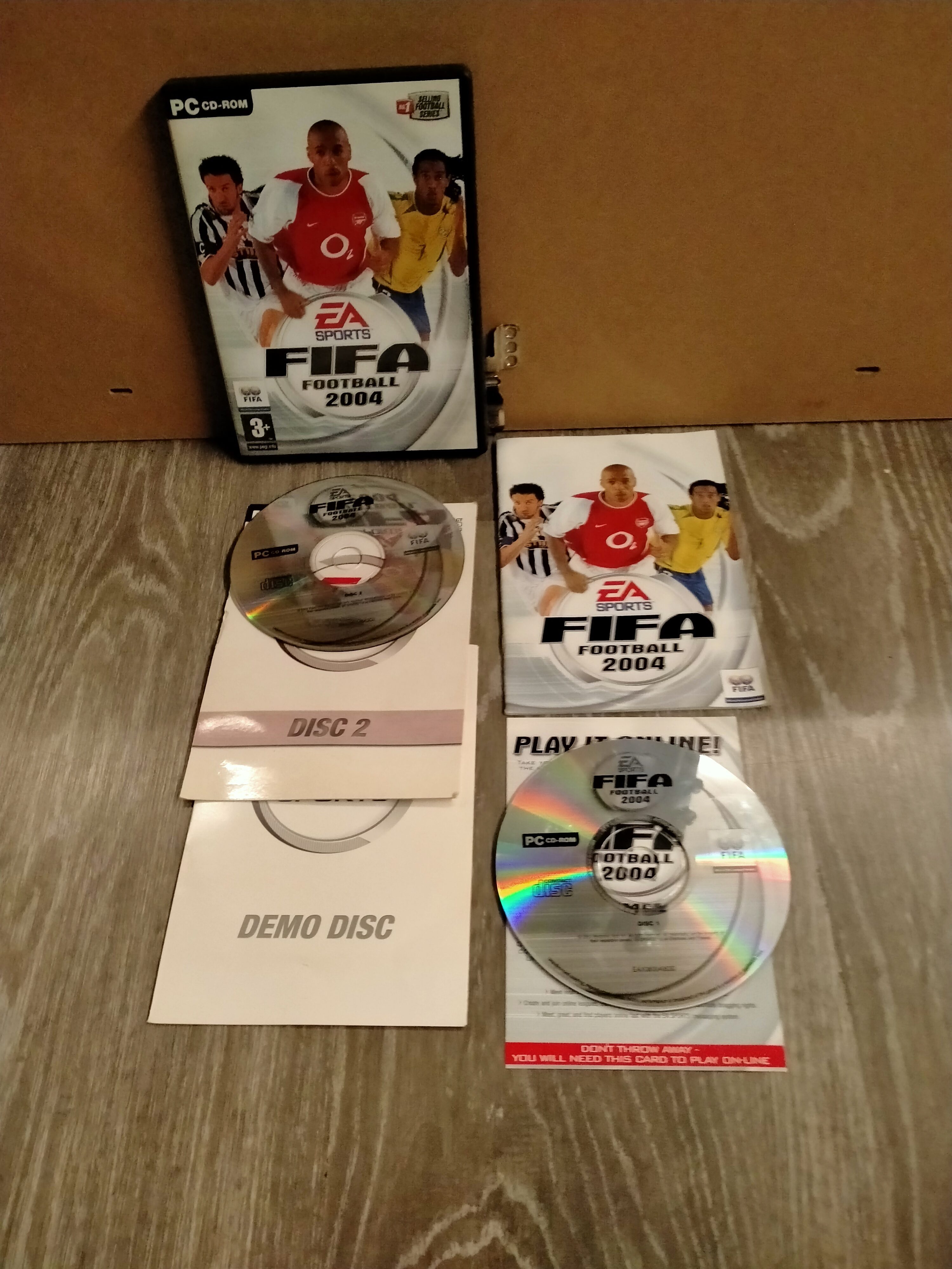 Edición física de FIFA Football 2004