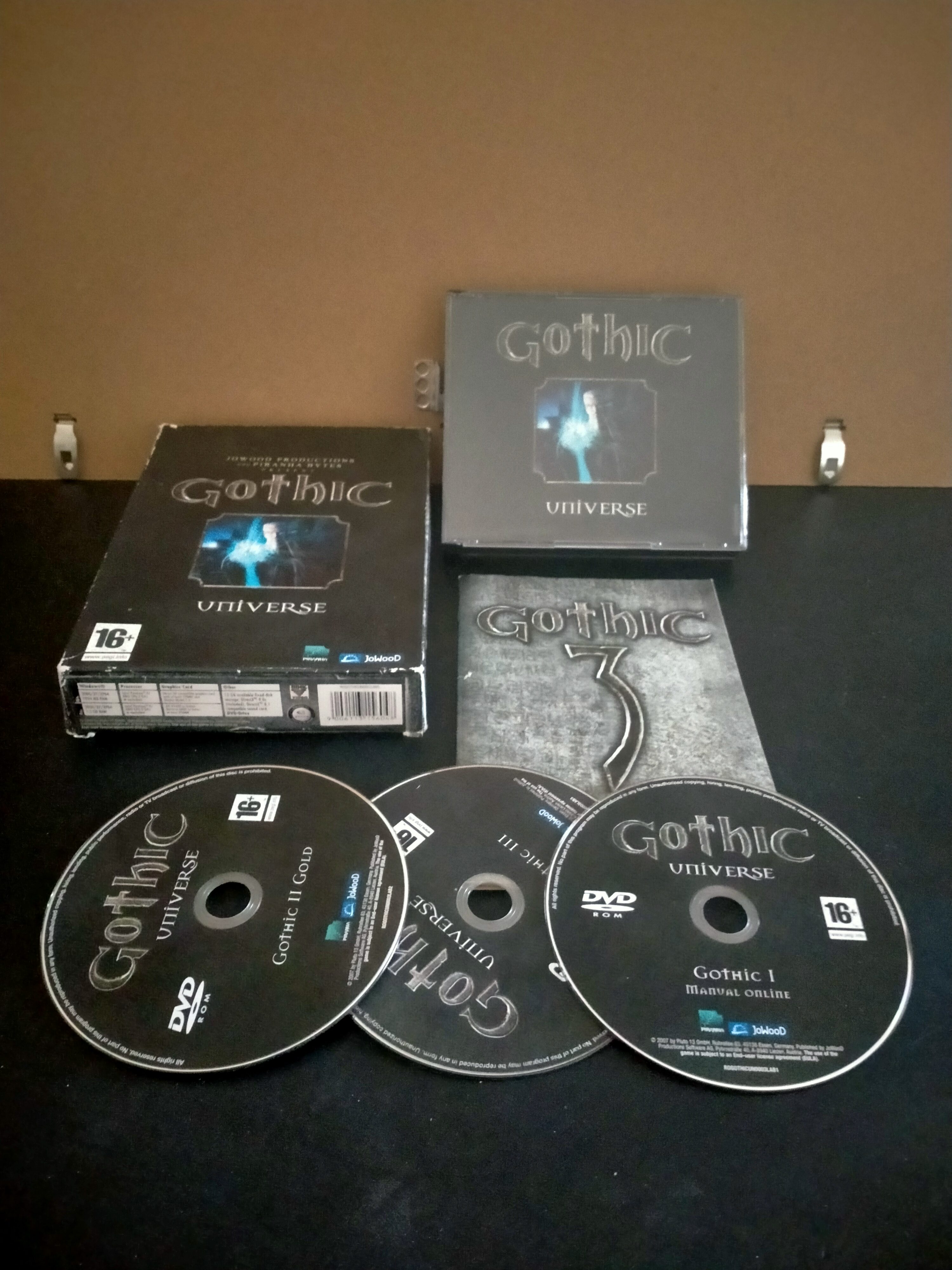 Edición física de Gothic Universe