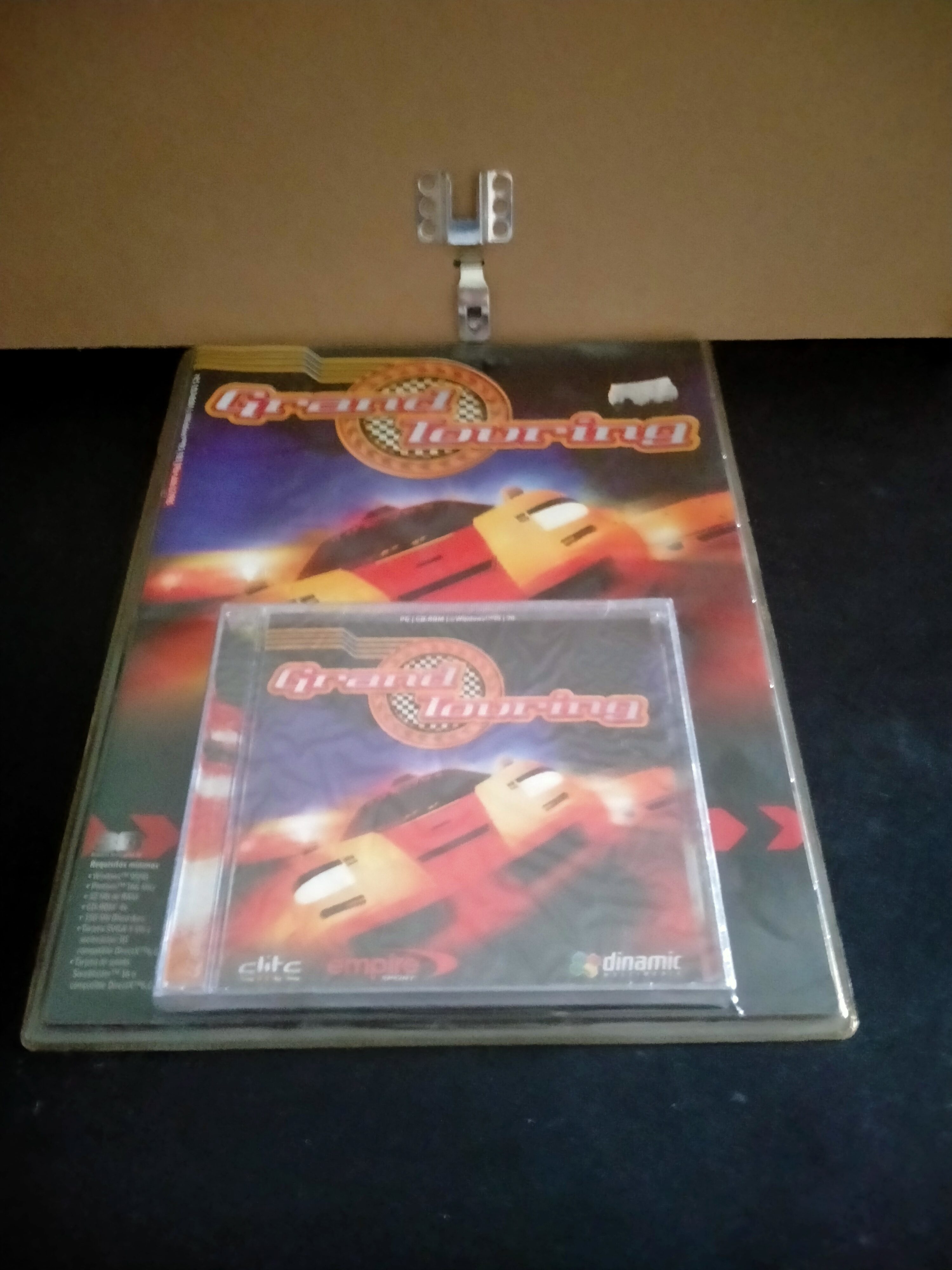 Portada de Grand Touring, formato Jewel Case, para Windows 95, Windows 98