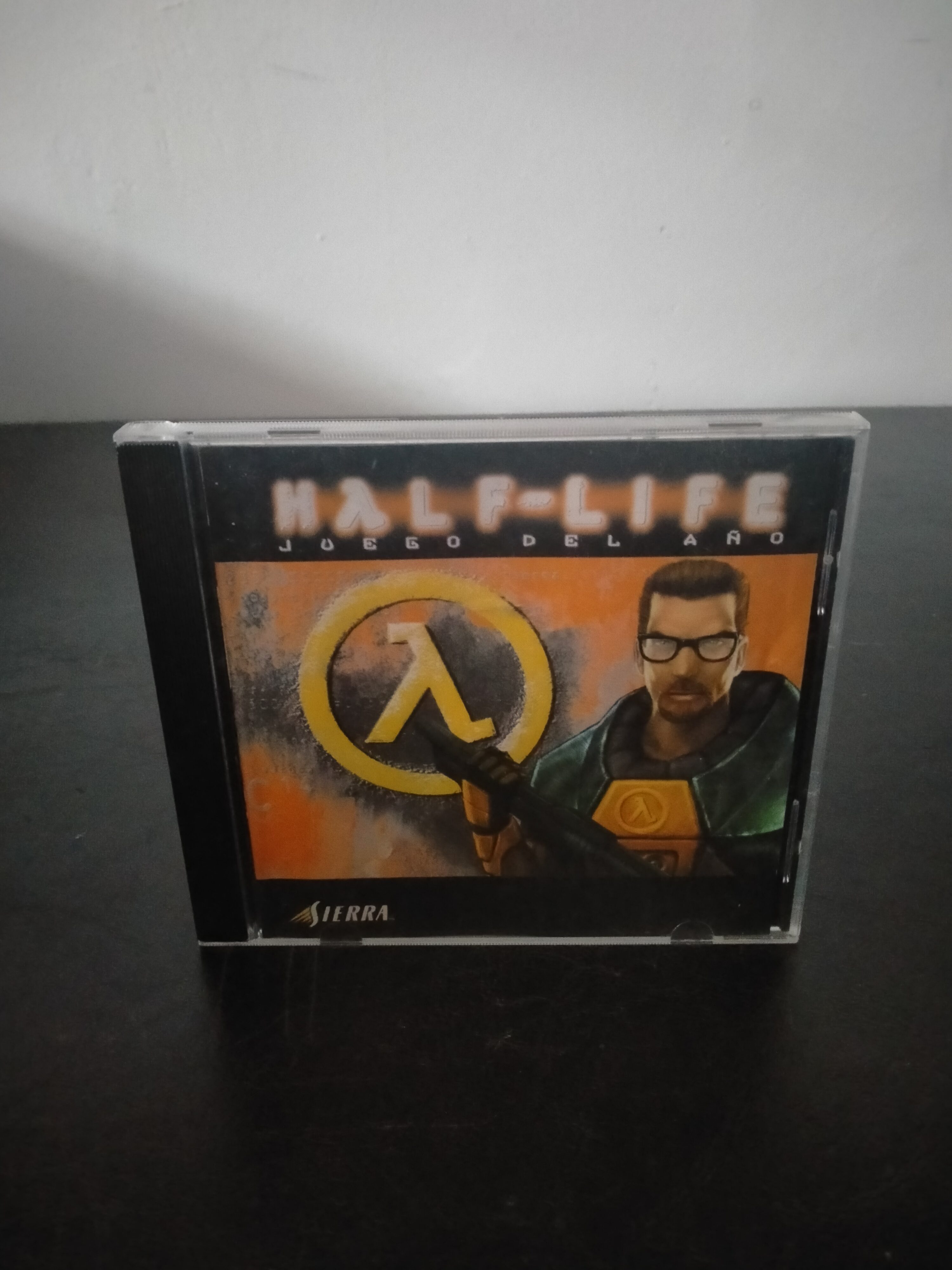 Portada de Half-Life: Juego del Año, formato Jewel Case, para Windows 95, Windows 98, Windows NT