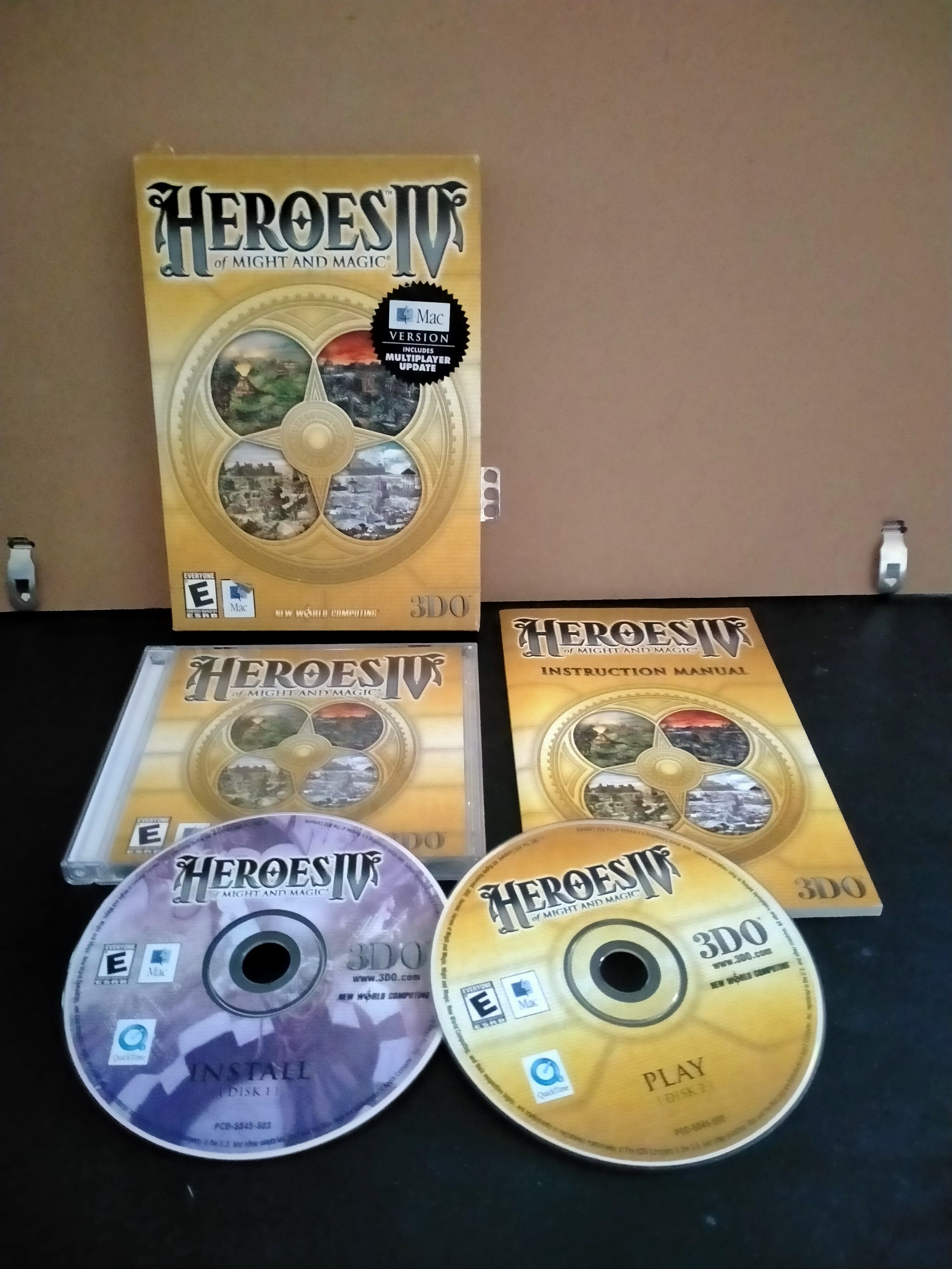 Edición física de Heroes of Might and Magic IV