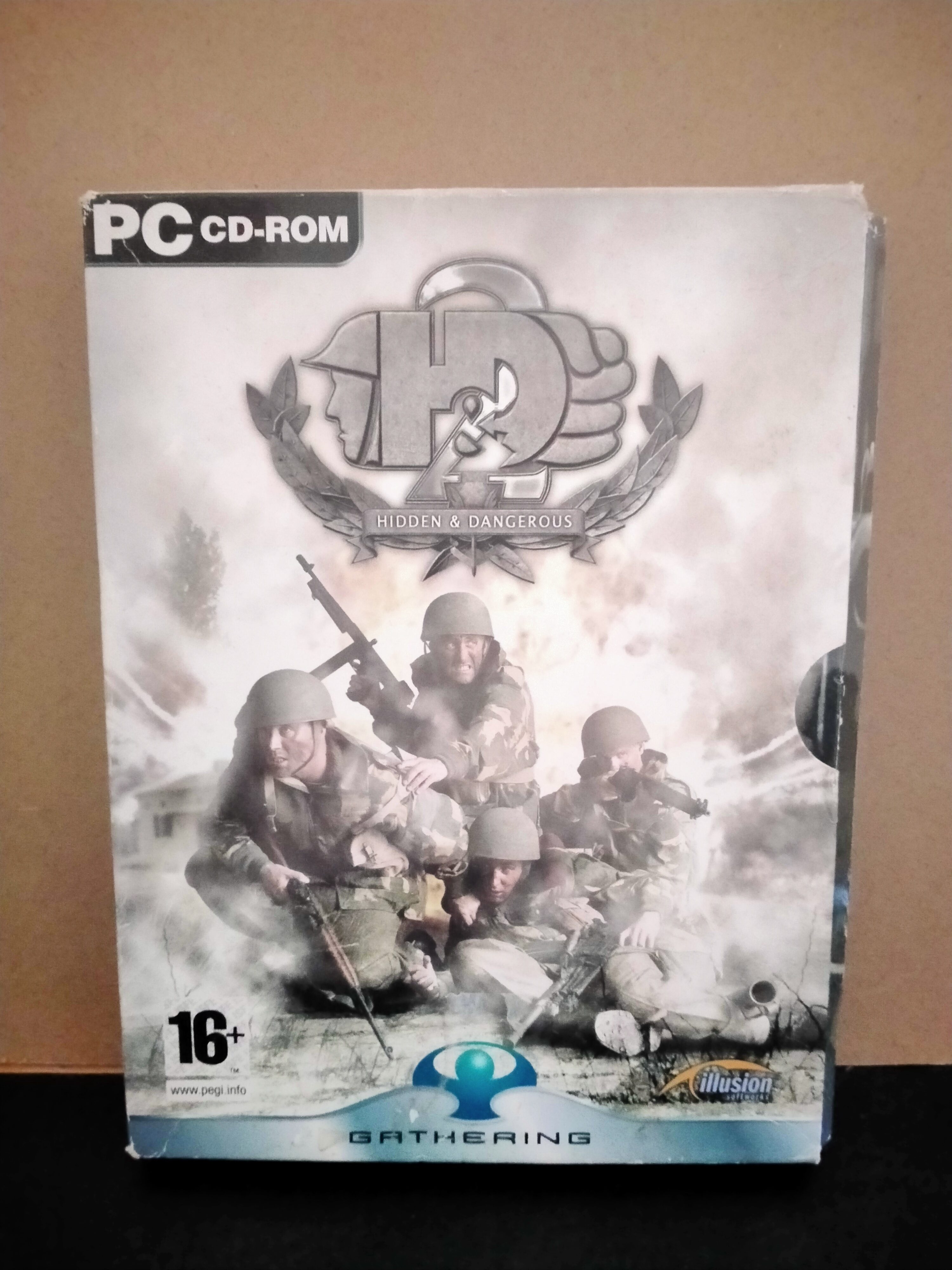 Edición física de Hidden & Dangerous 2