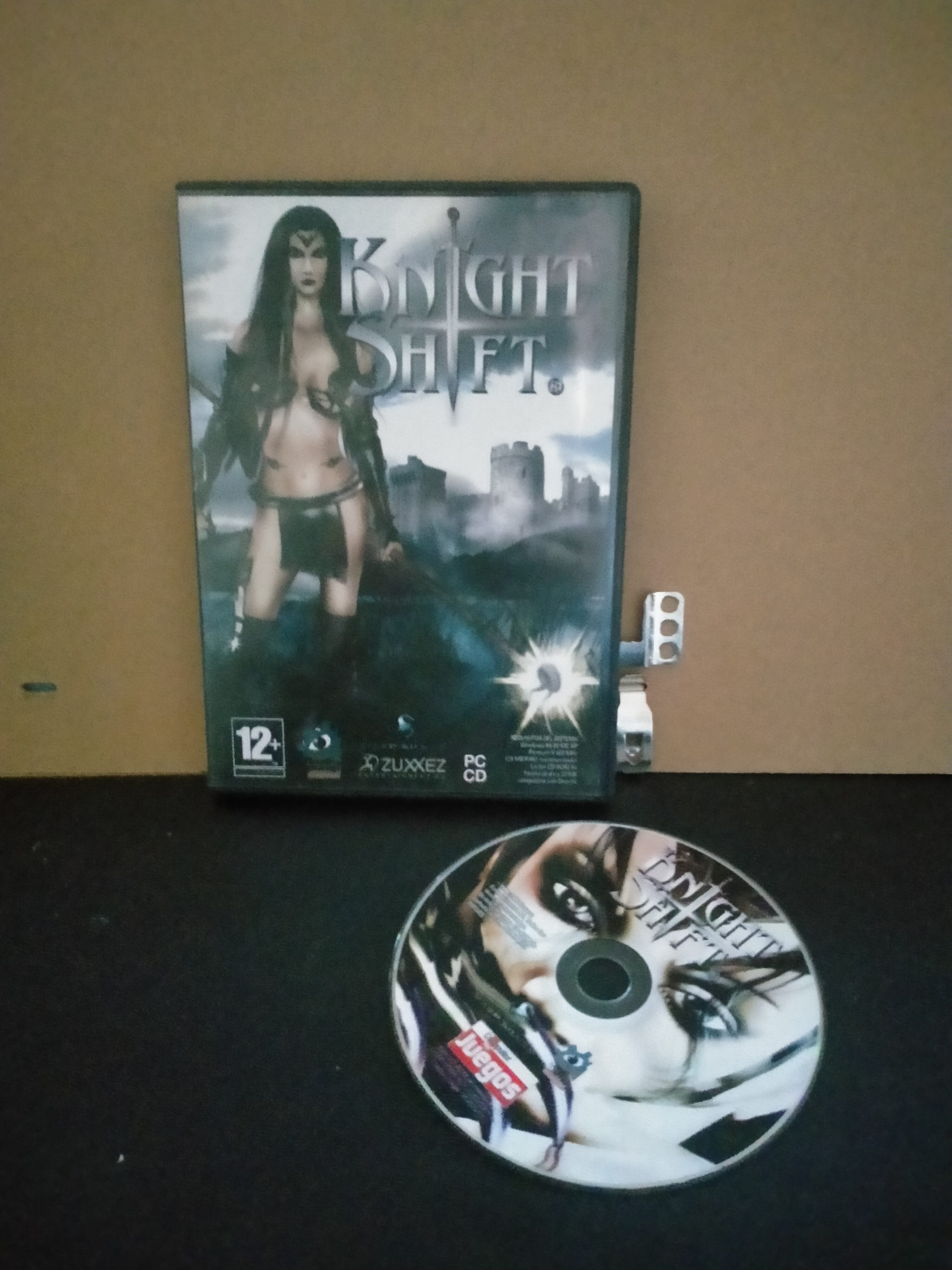 Edición física de Knight Shift