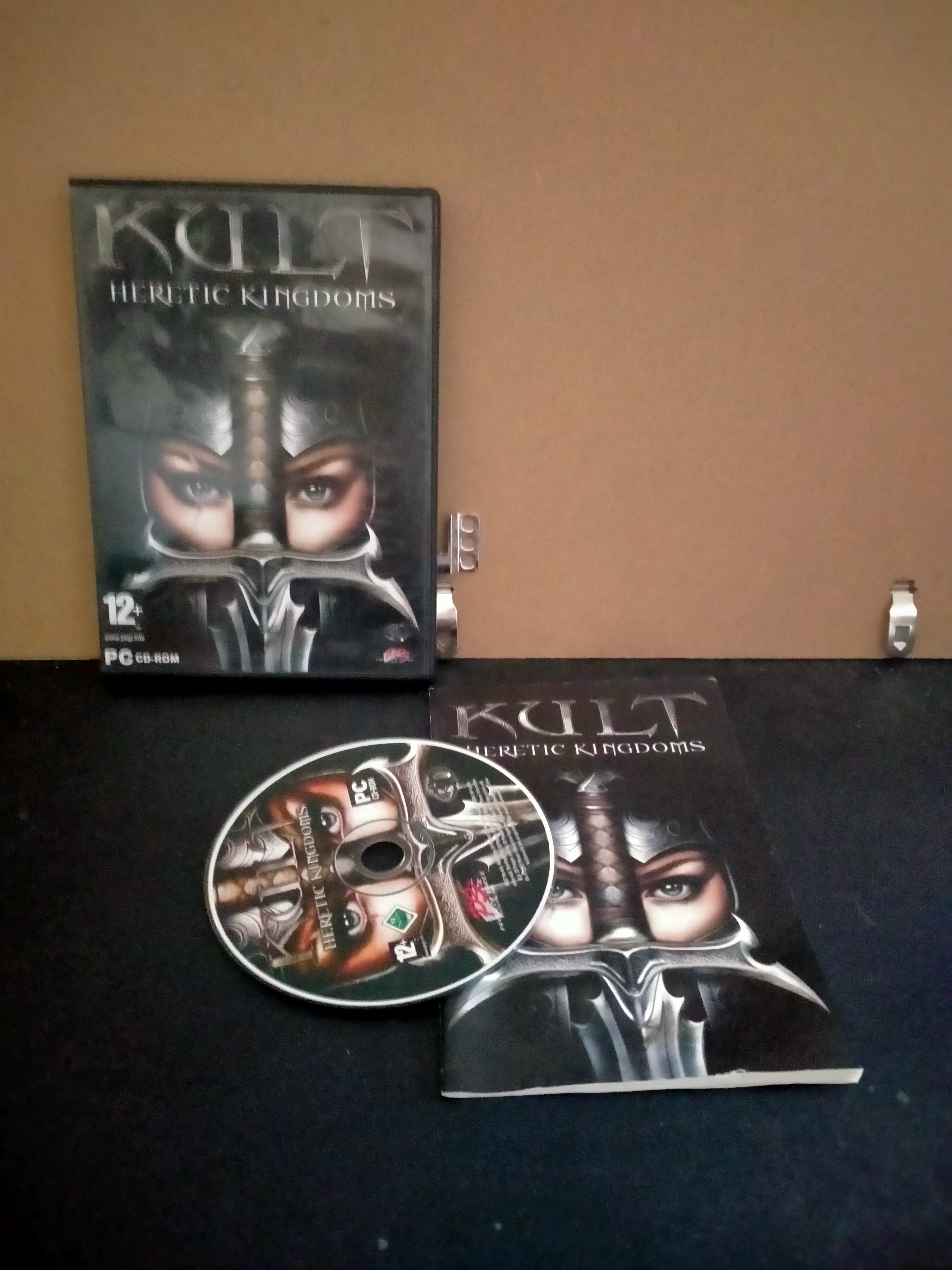 Edición física de Kult: Heretic Kingdoms