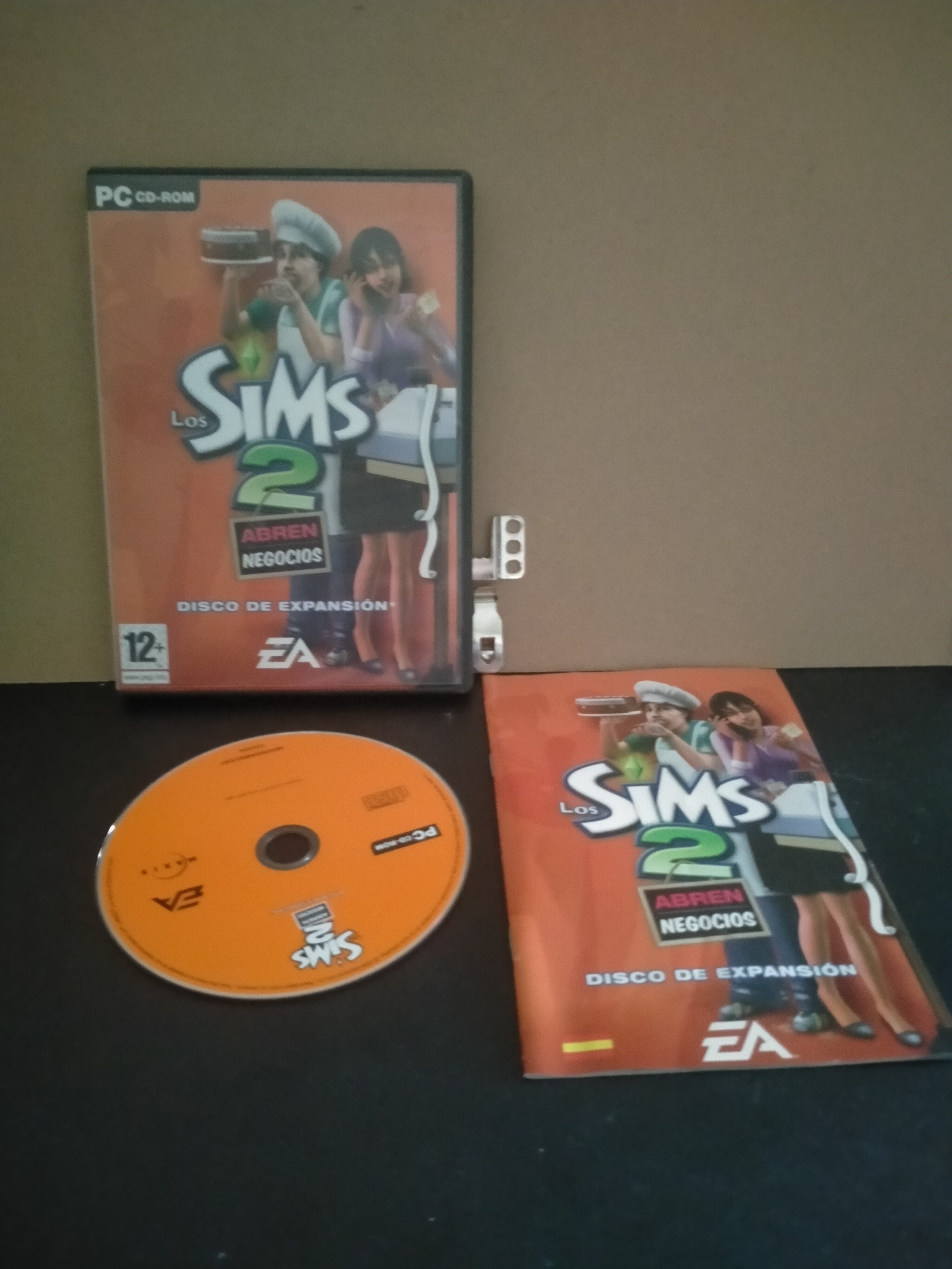 Edición física de Los Sims 2: Abren Negocios