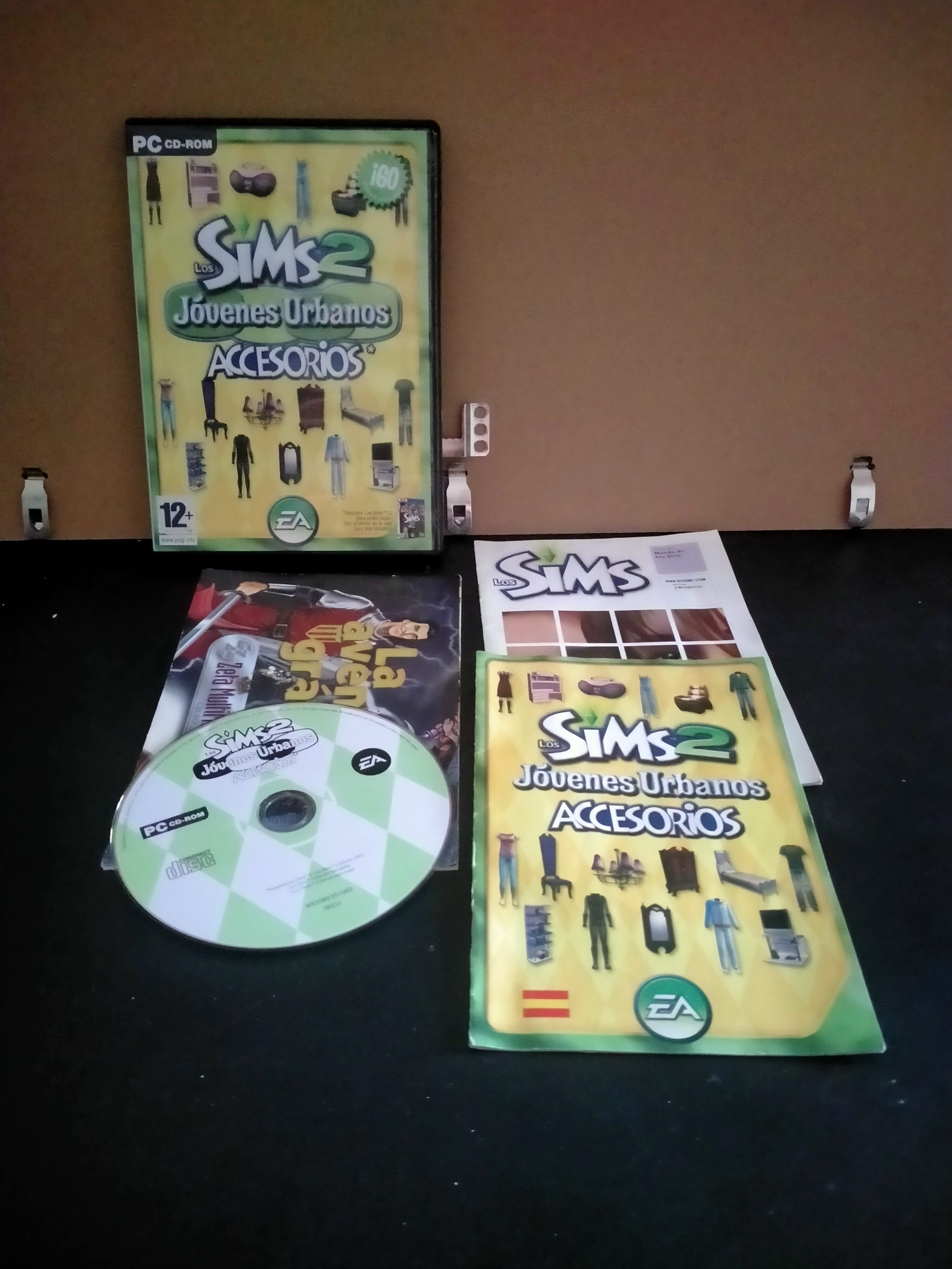 Edición física de Los Sims 2: Accesorios - Jovenes Urbanos