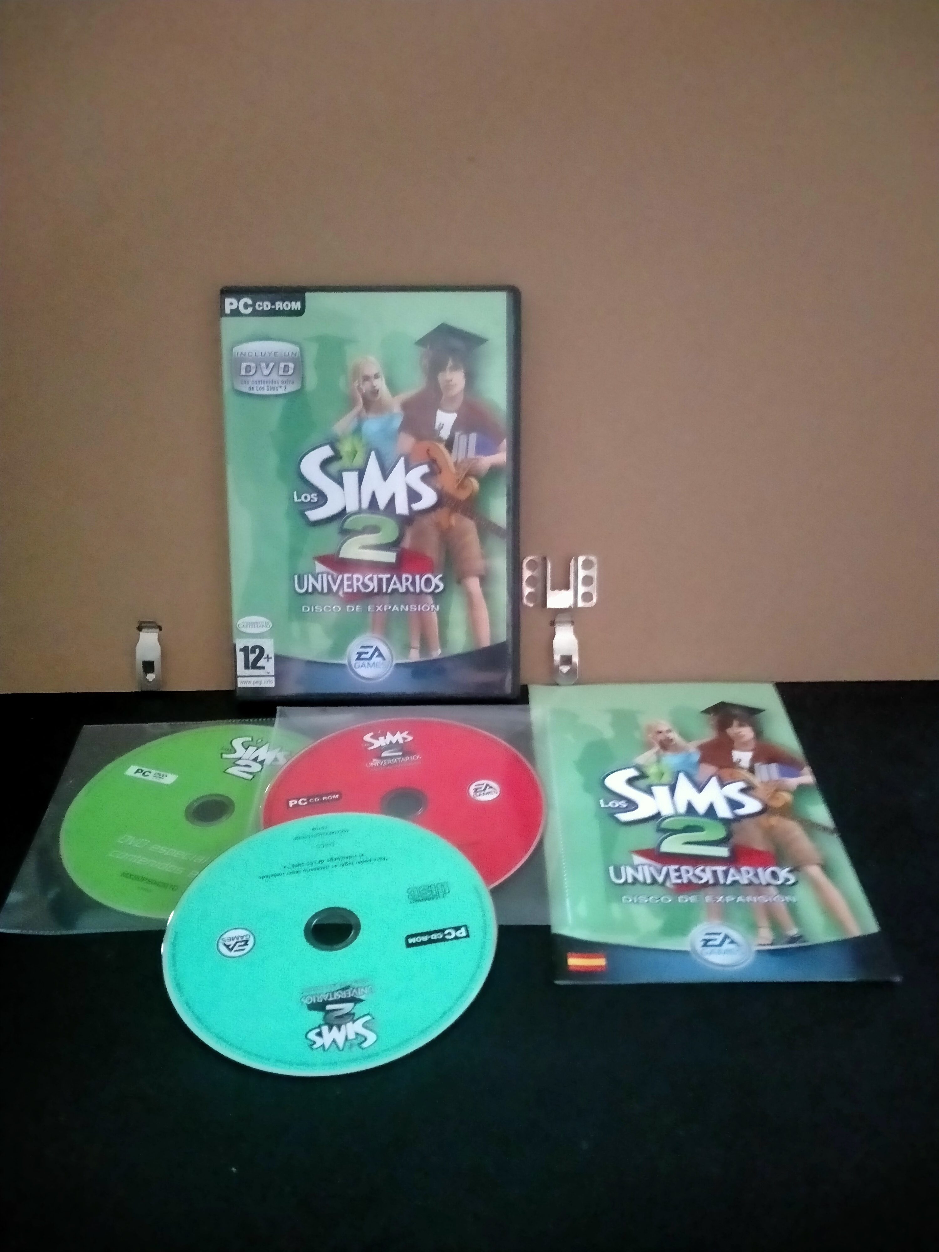 Edición física de Los Sims 2: Universitarios