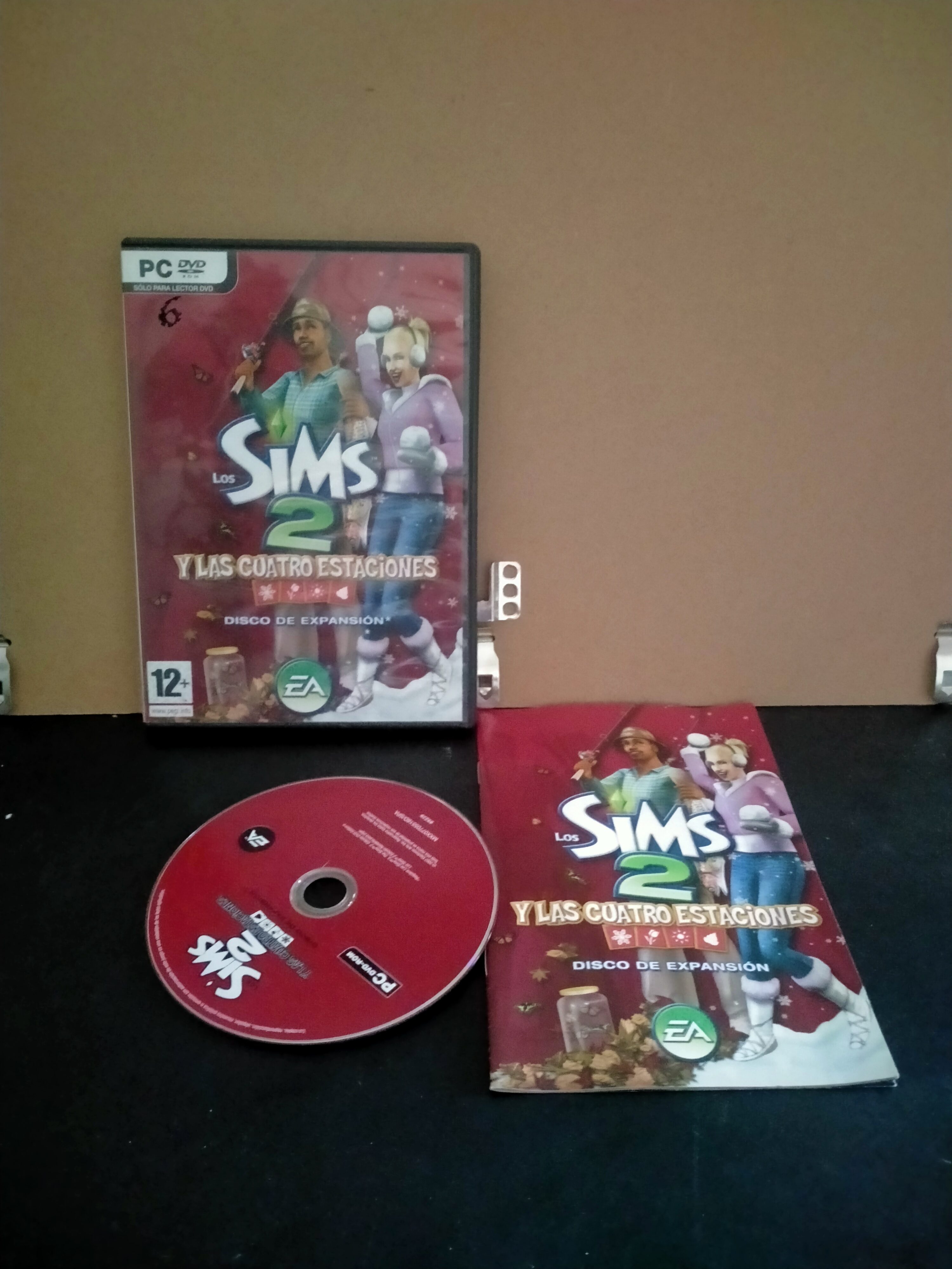 Edición física de Los Sims 2 y Las Cuatro Estaciones