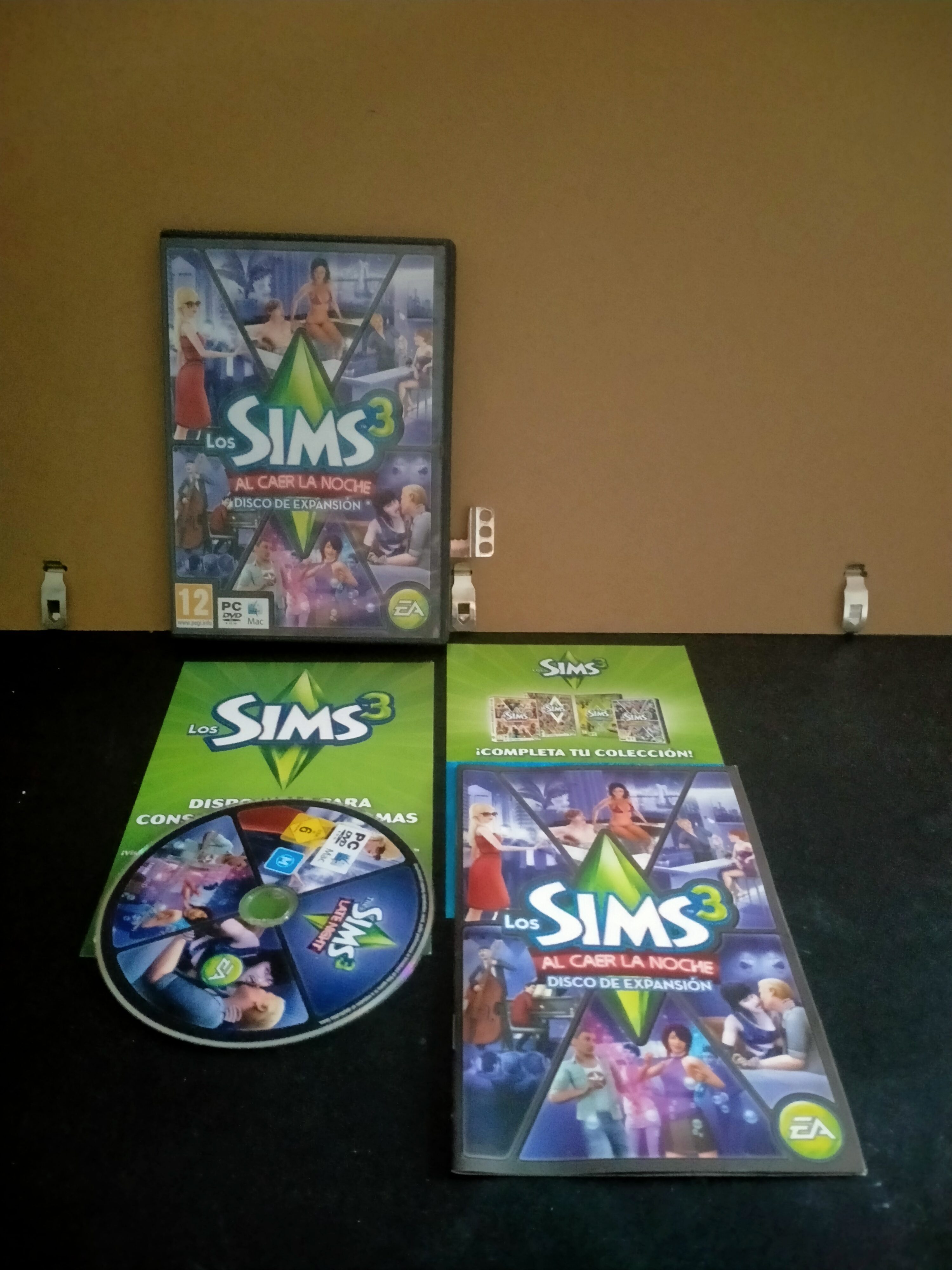 Edición física de Los Sims 3: Al Caer la Noche