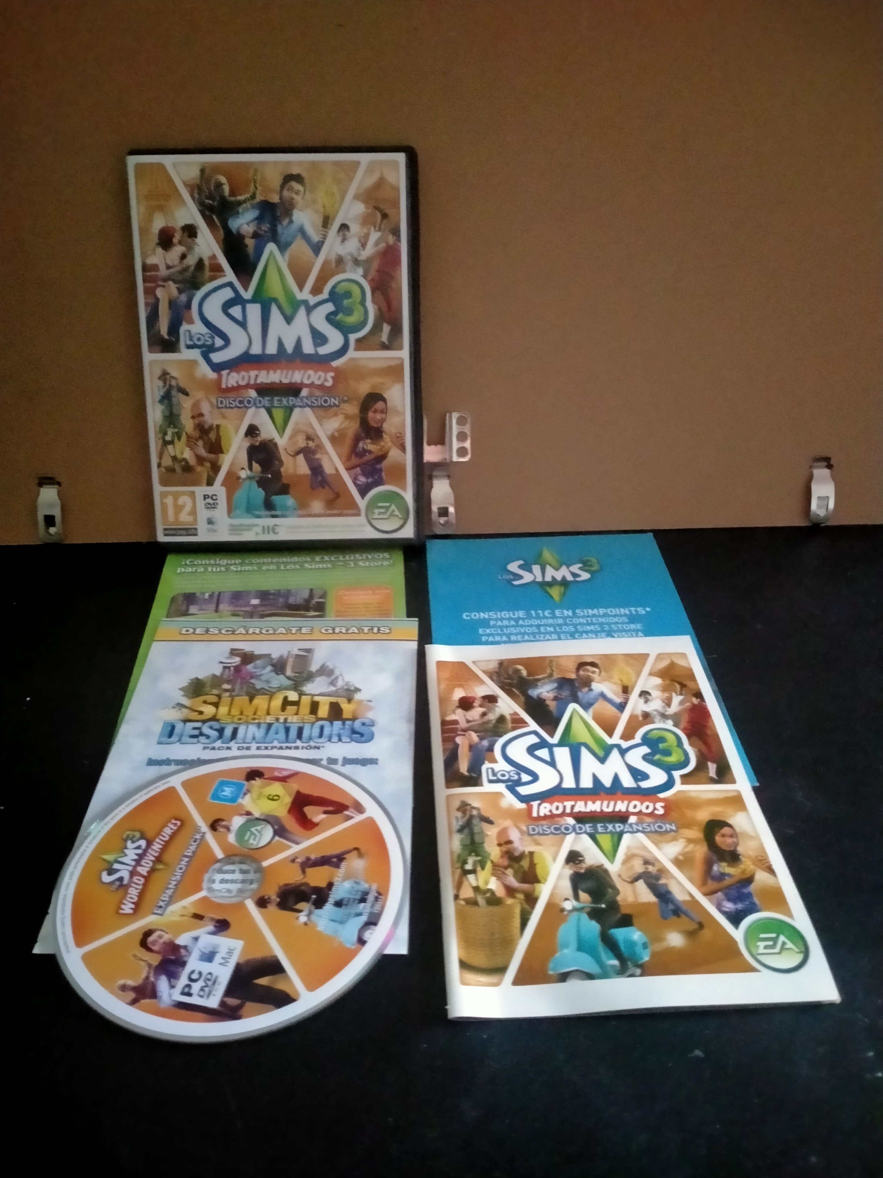 Edición física de Los Sims 3: Trotamundos