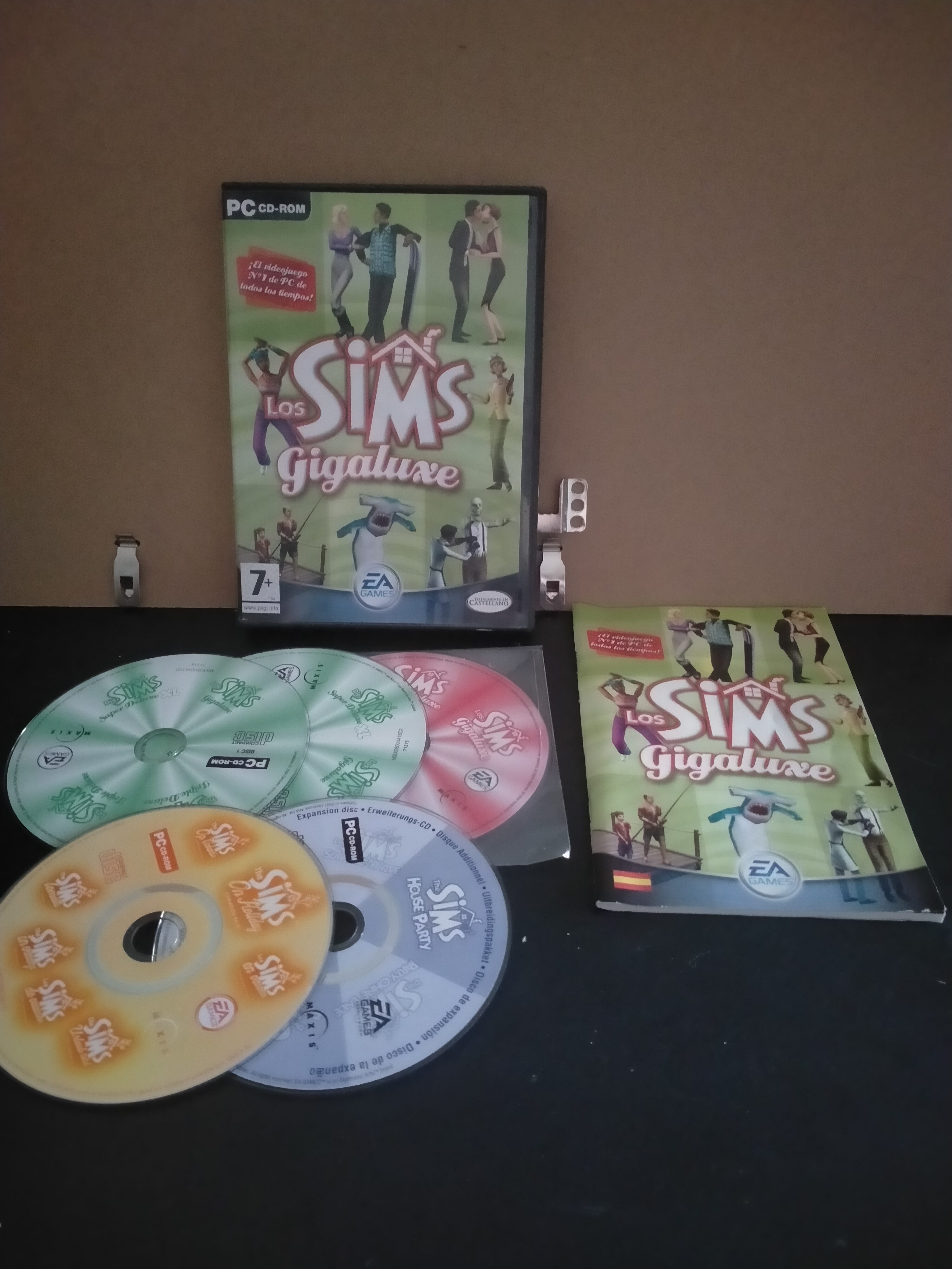 Edición física de Los Sims: GigaLuxe