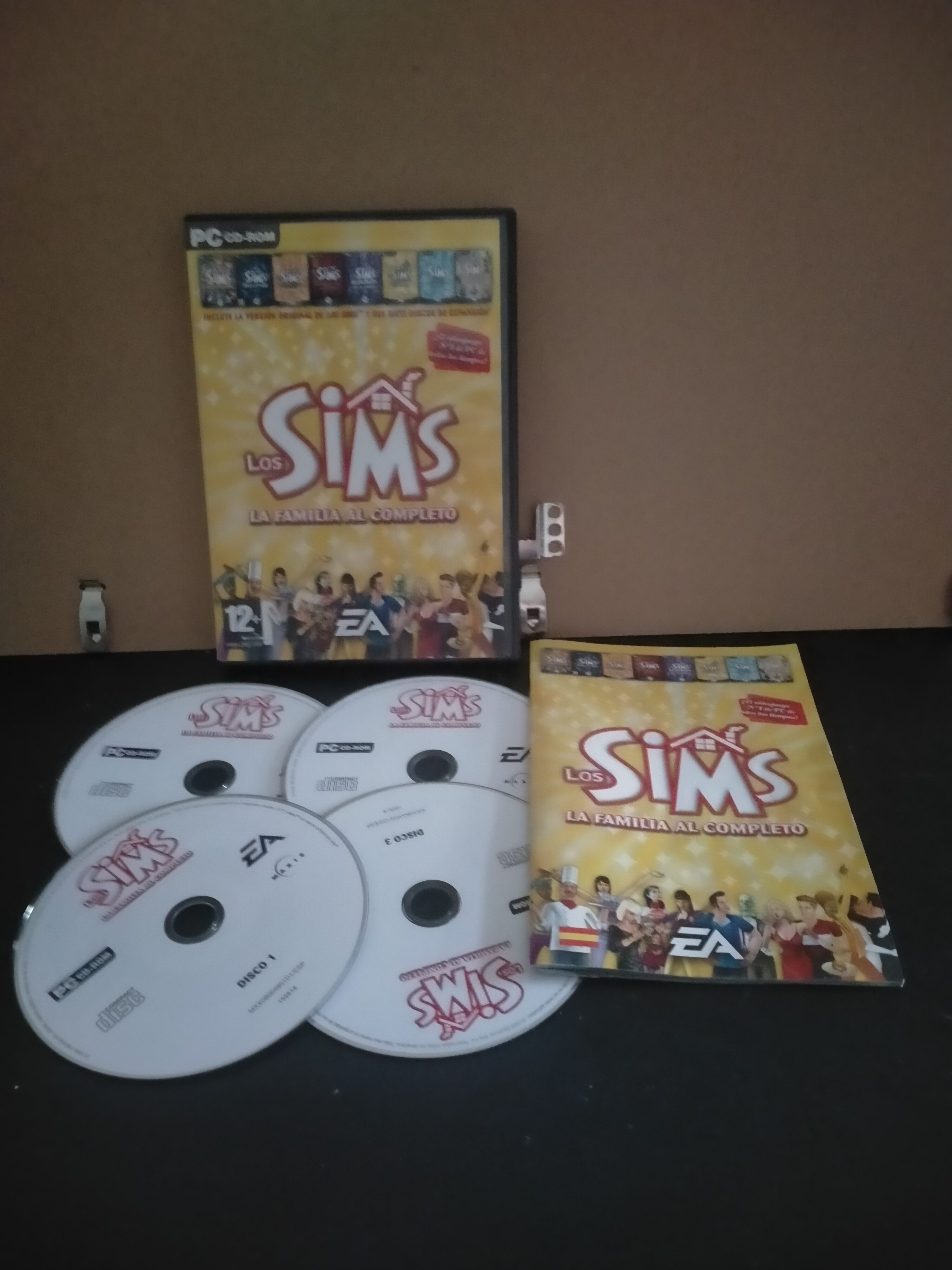 Edición física de Los Sims: La Familia al Completo