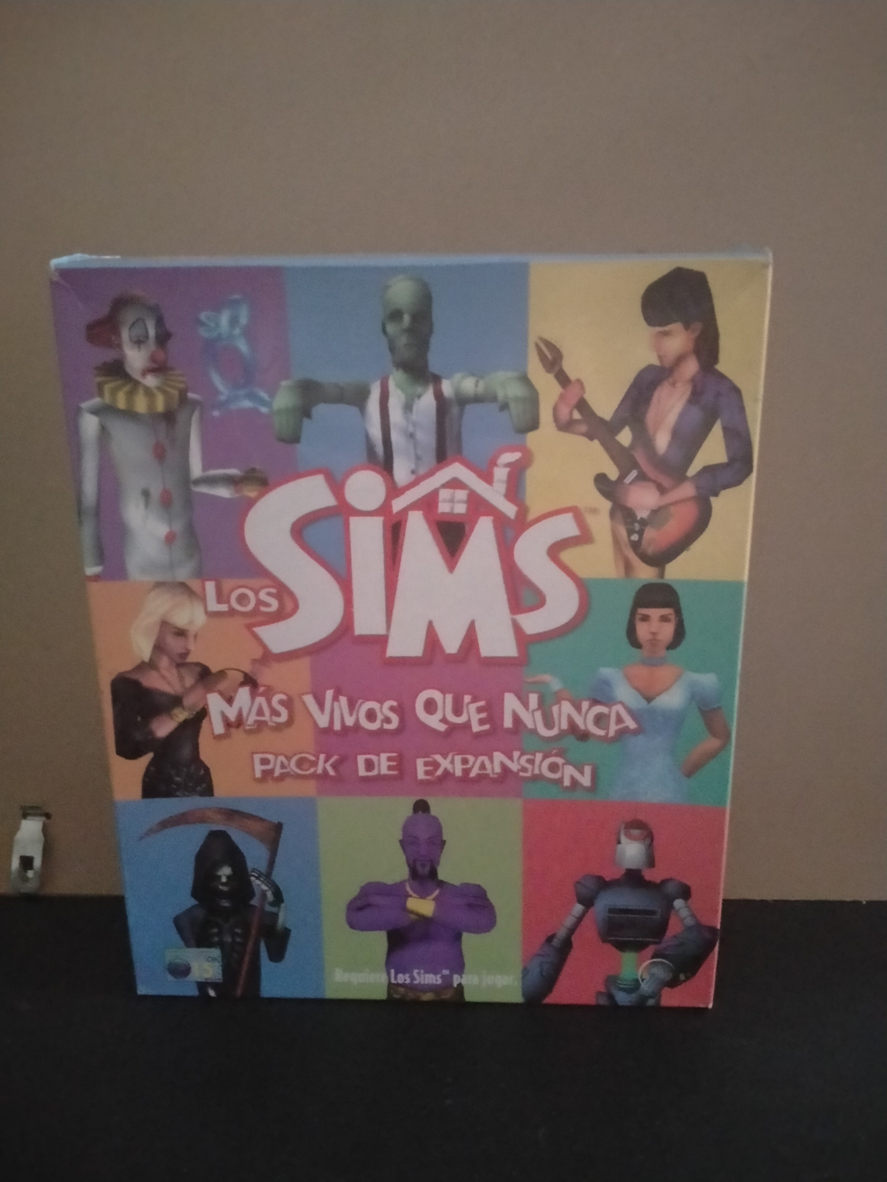 Edición física de Los Sims: Más vivos que nunca