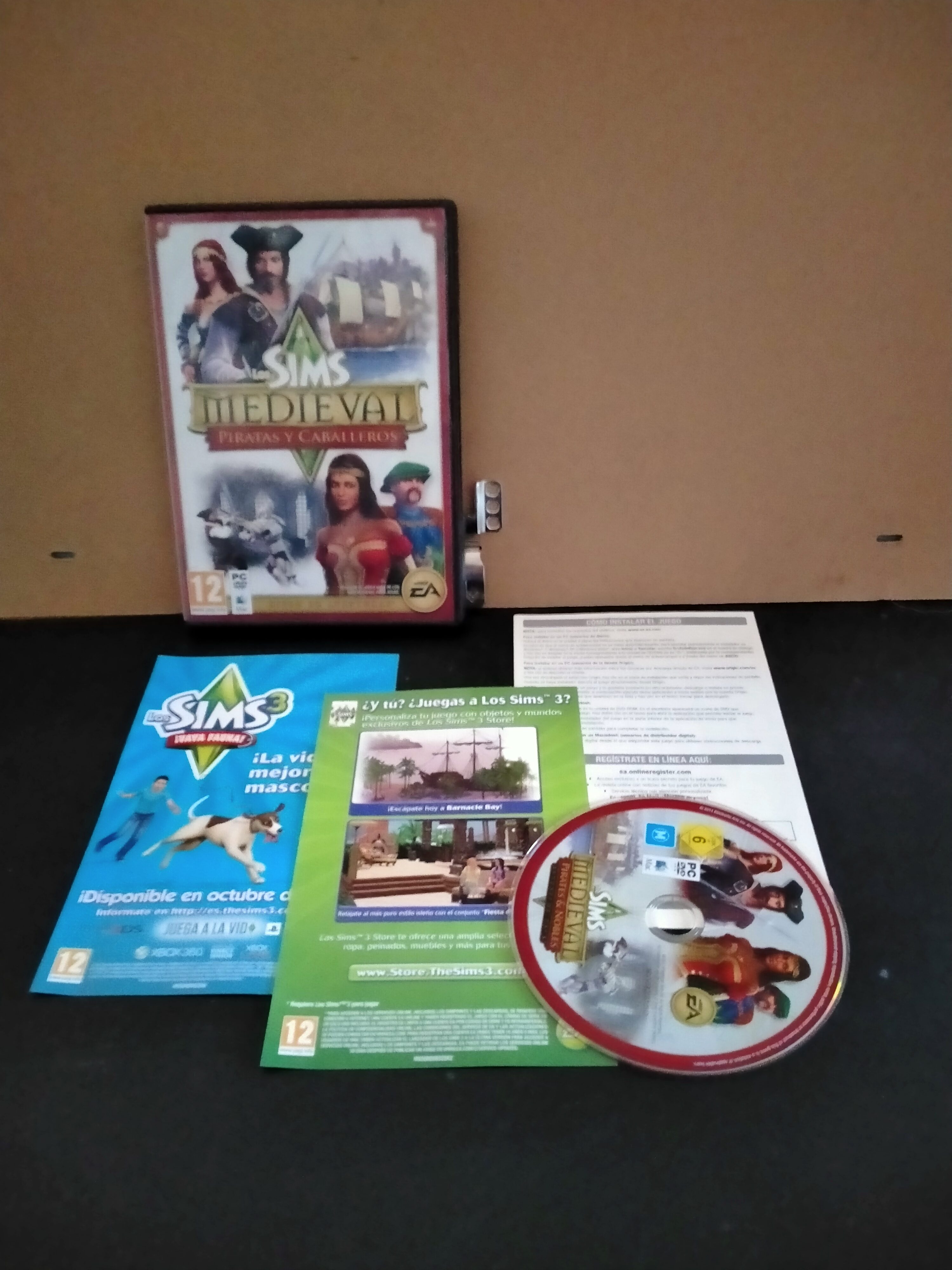 Edición física de Los Sims Medieval: Piratas y Caballeros