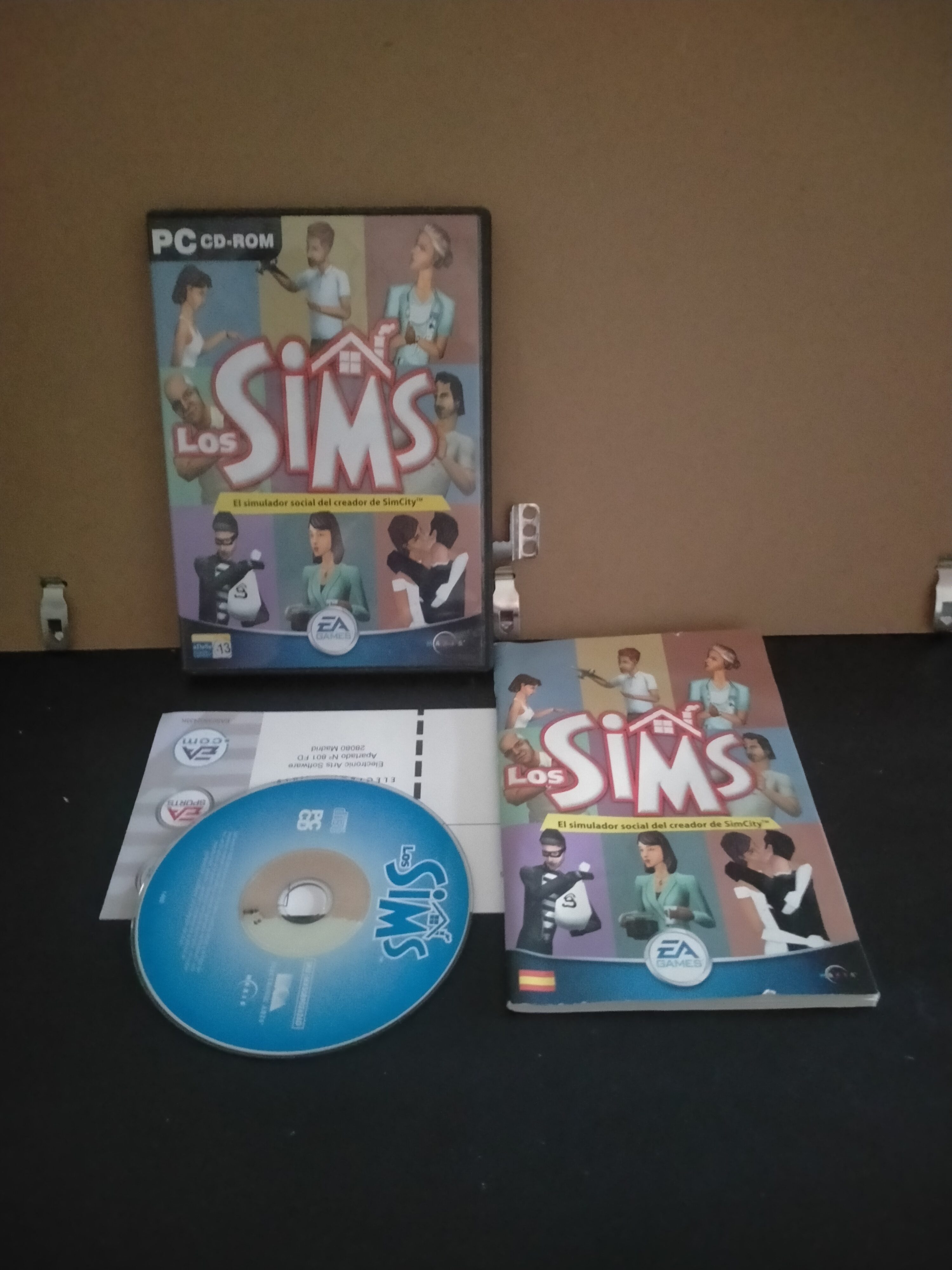 Edición física de Los Sims.