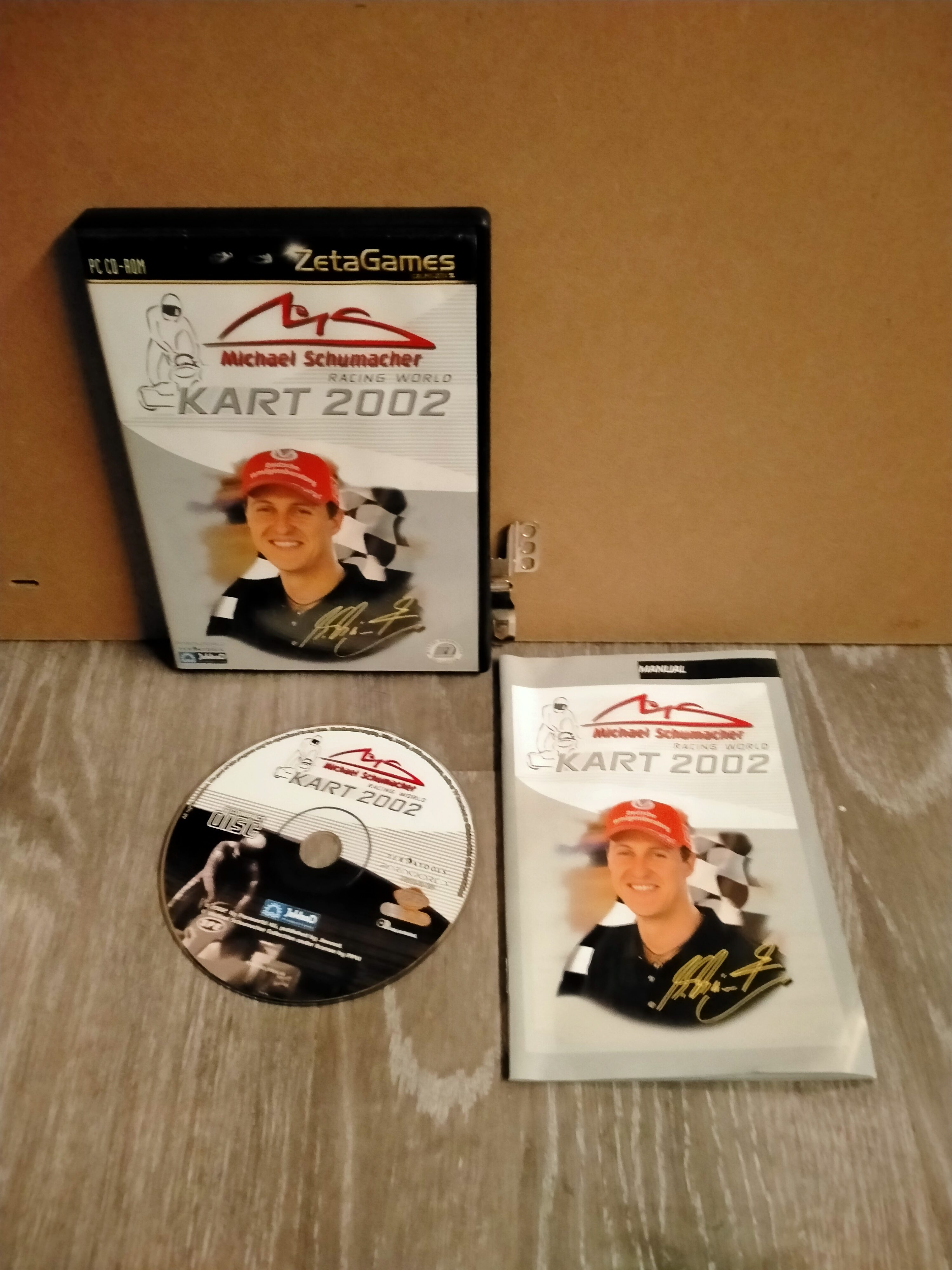 Edición física de Michael Schumacher Racing World Kart 2002