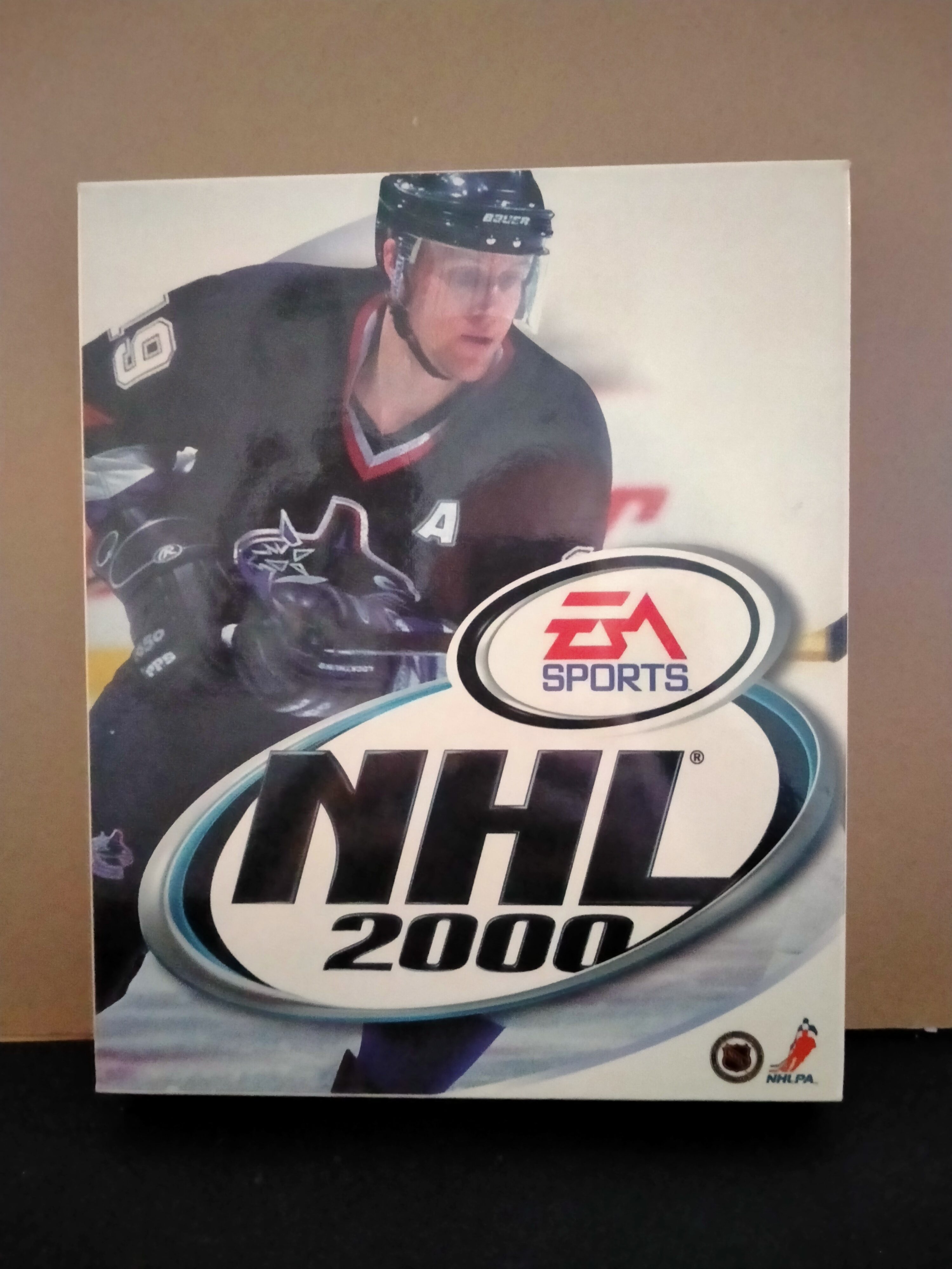 Edición física de NHL 2000