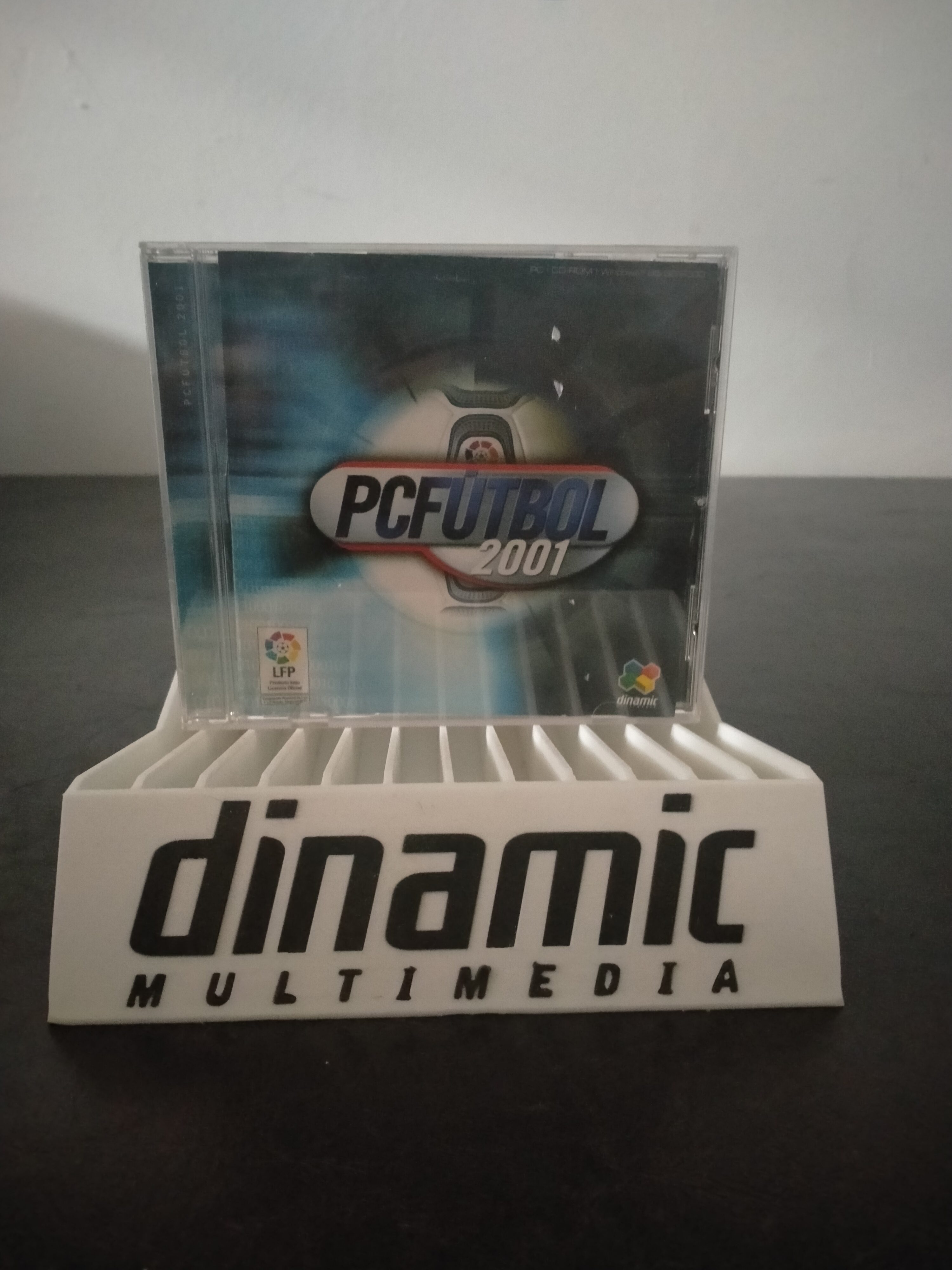 Portada de PC Fútbol 2001, formato Jewel Case, para Windows 95, Windows 98, Windows Me