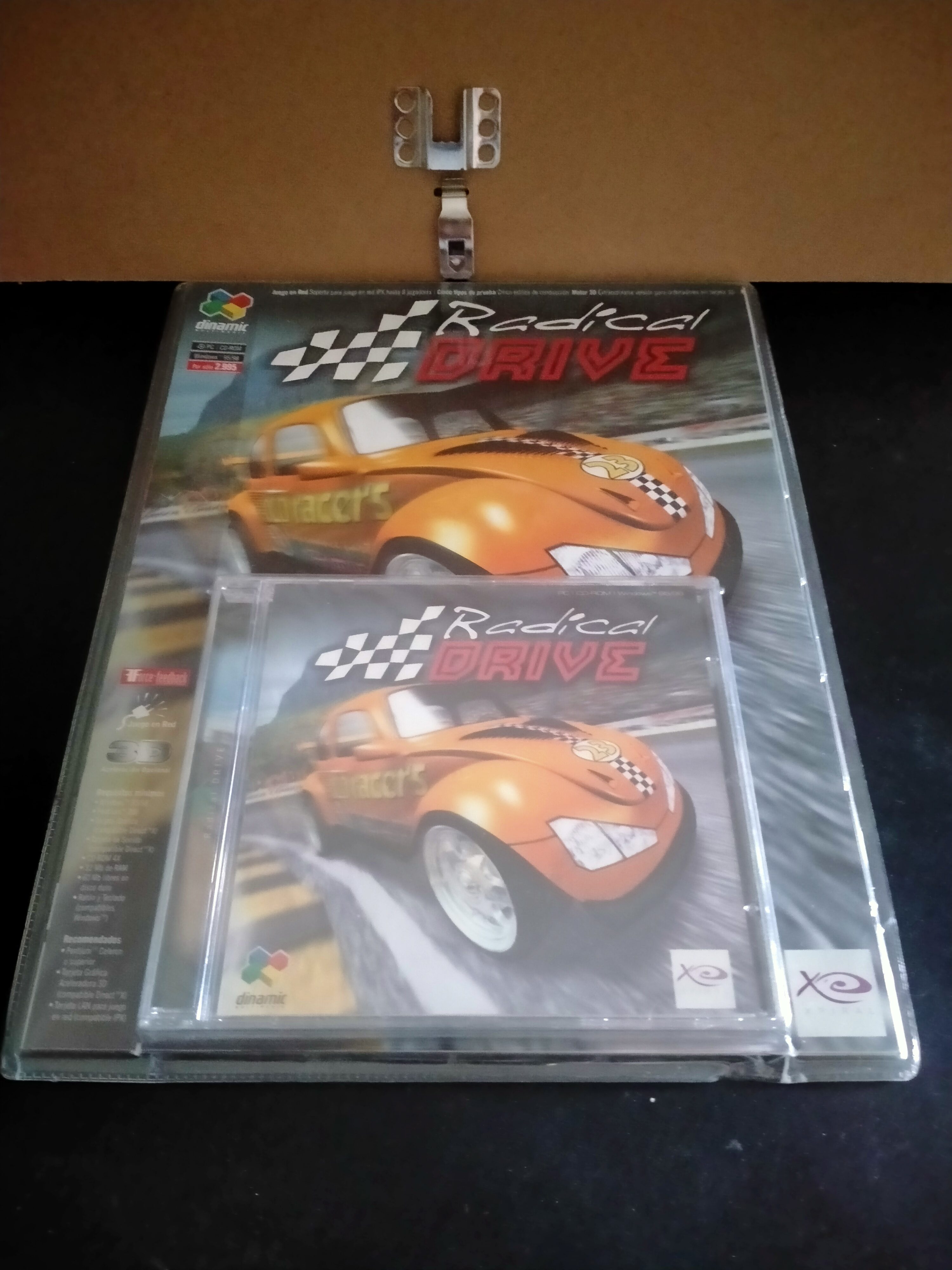 Portada de Radical Drive, formato Jewel Case, para Windows 95, Windows 98