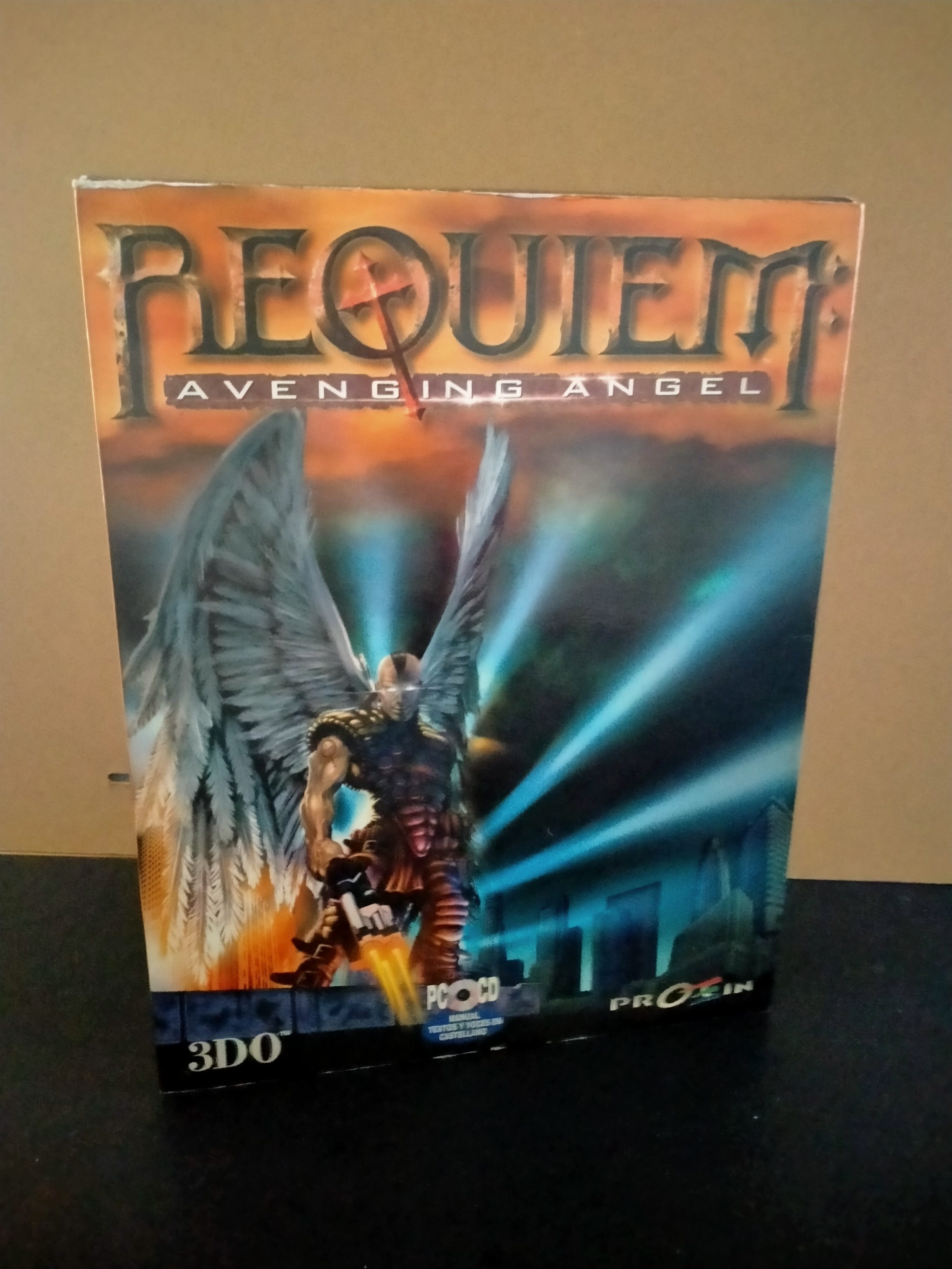 Edición física de Requiem: Avenging Angel