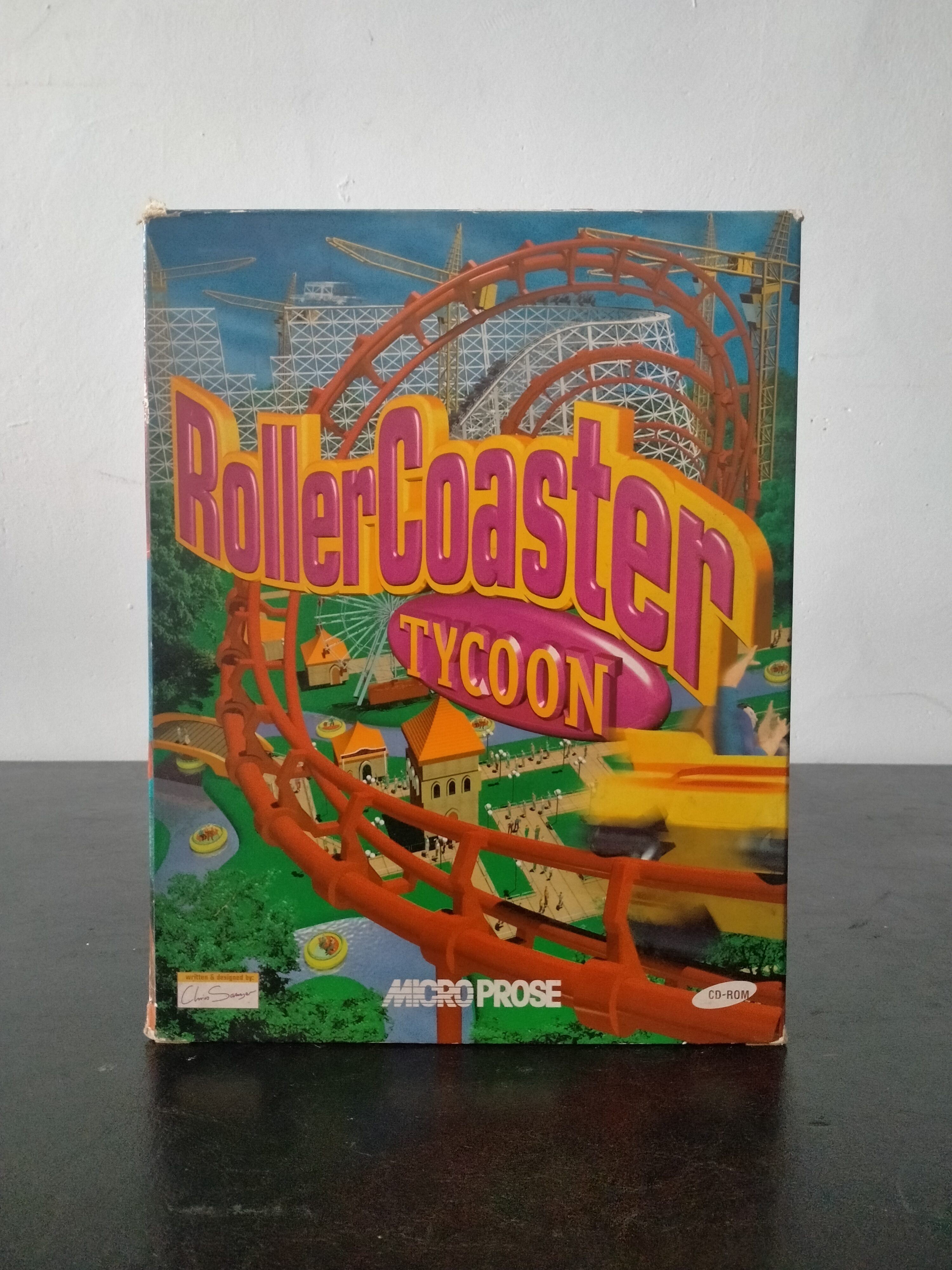 Edición física de RollerCoaster Tycoon