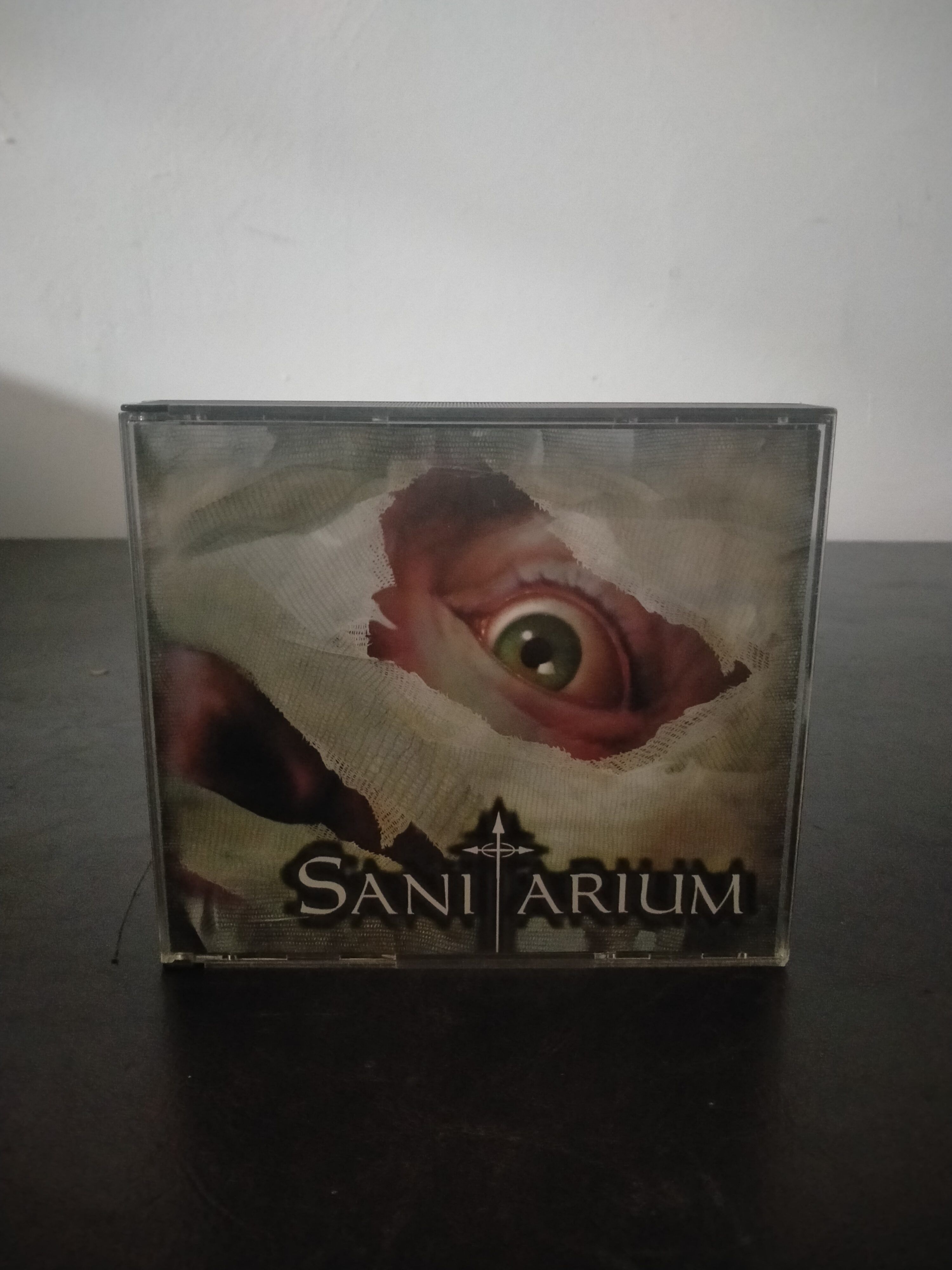 Portada de Sanitarium, formato Jewel Case, para Windows 95, Windows 98