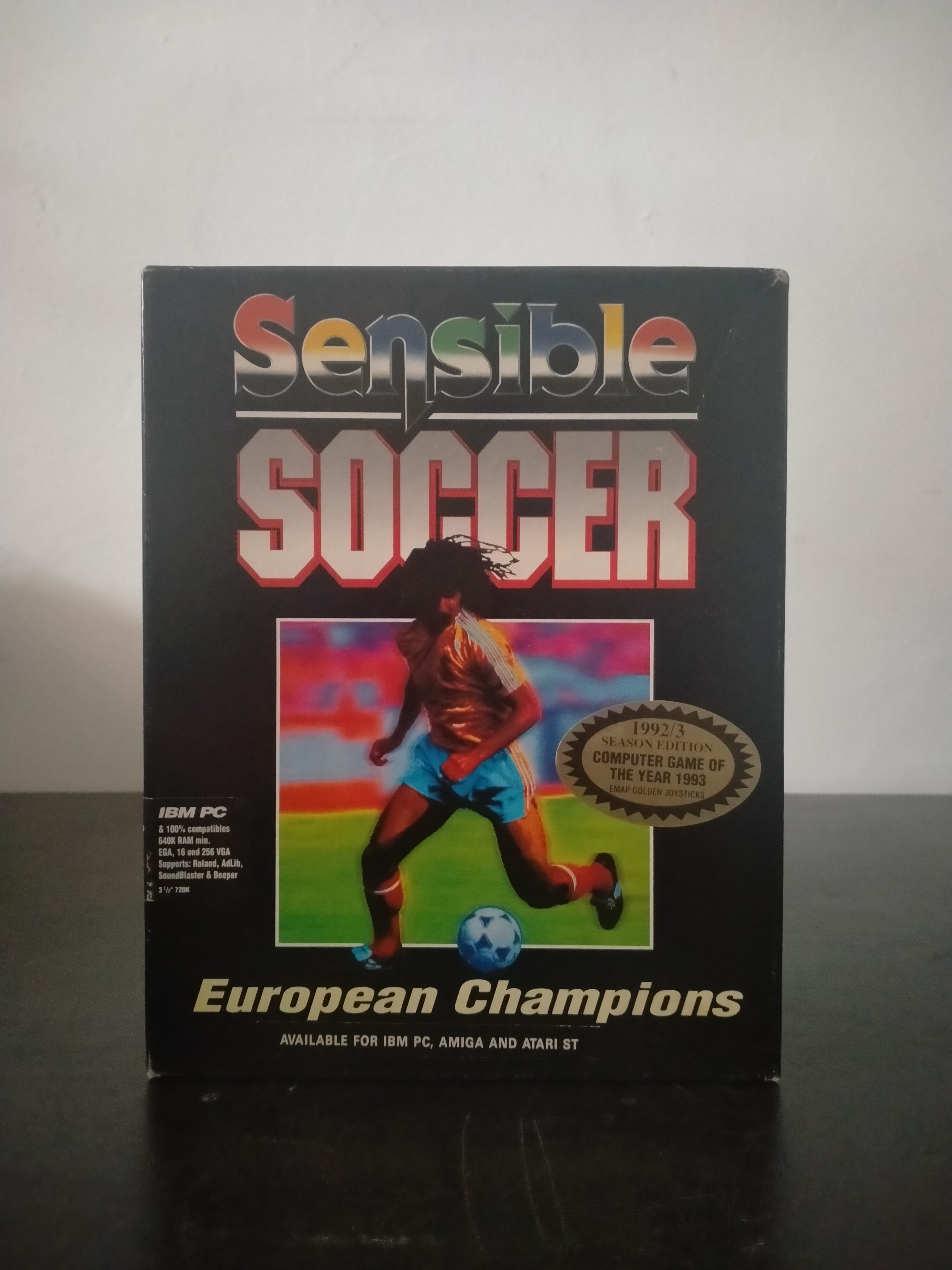 Portada de Sensible Soccer: European Champions - 1992/93 Season Edition, formato Big Box, para MS-DOS