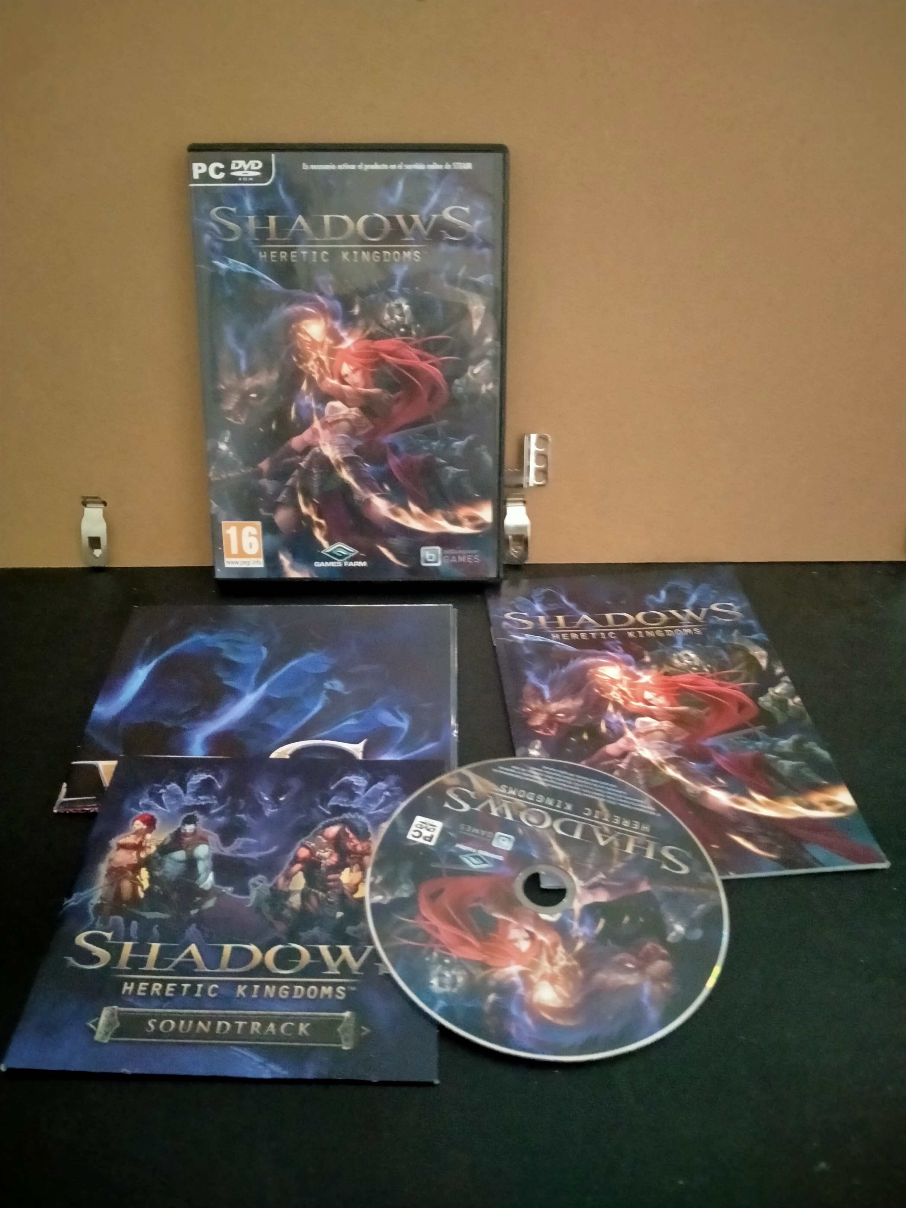 Edición física de Shadows: Heretic Kingdoms
