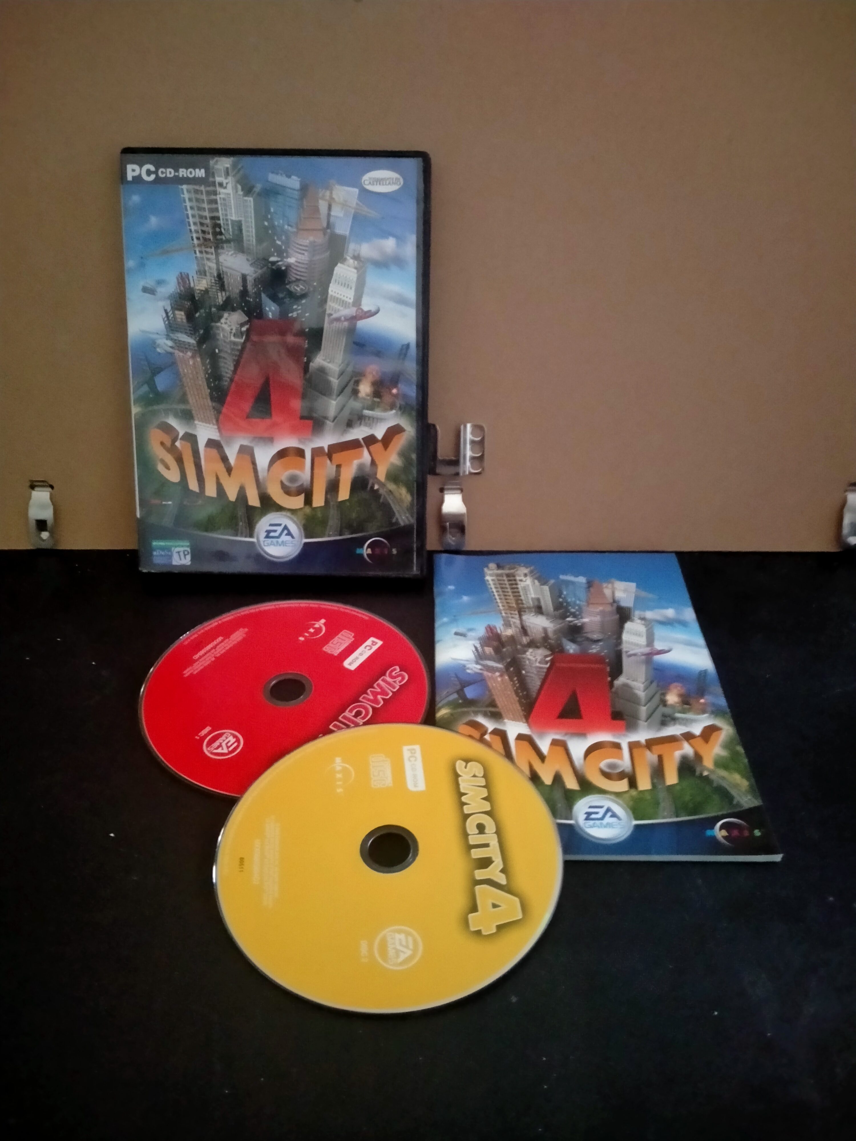 Edición física de SimCity 4