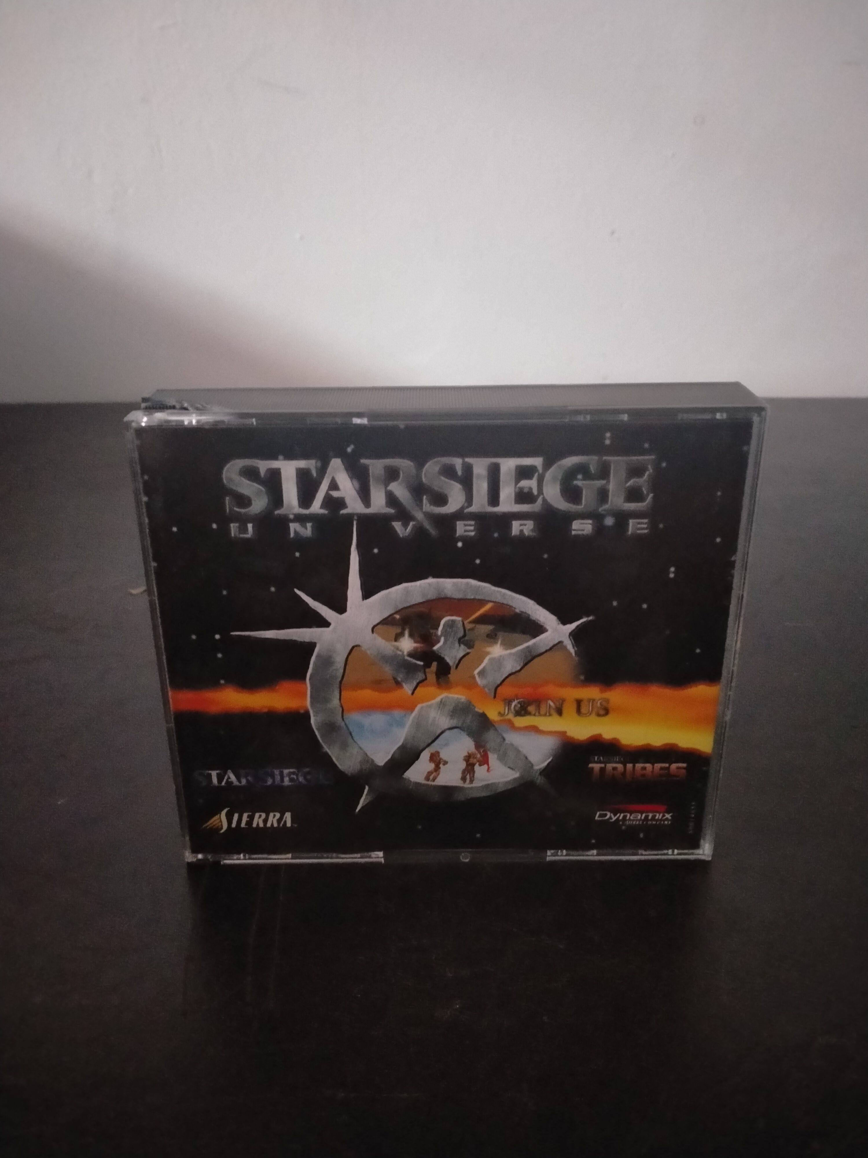 Portada de Starsiege Universe, formato Jewel Case, para Windows 95, Windows 98, Windows NT