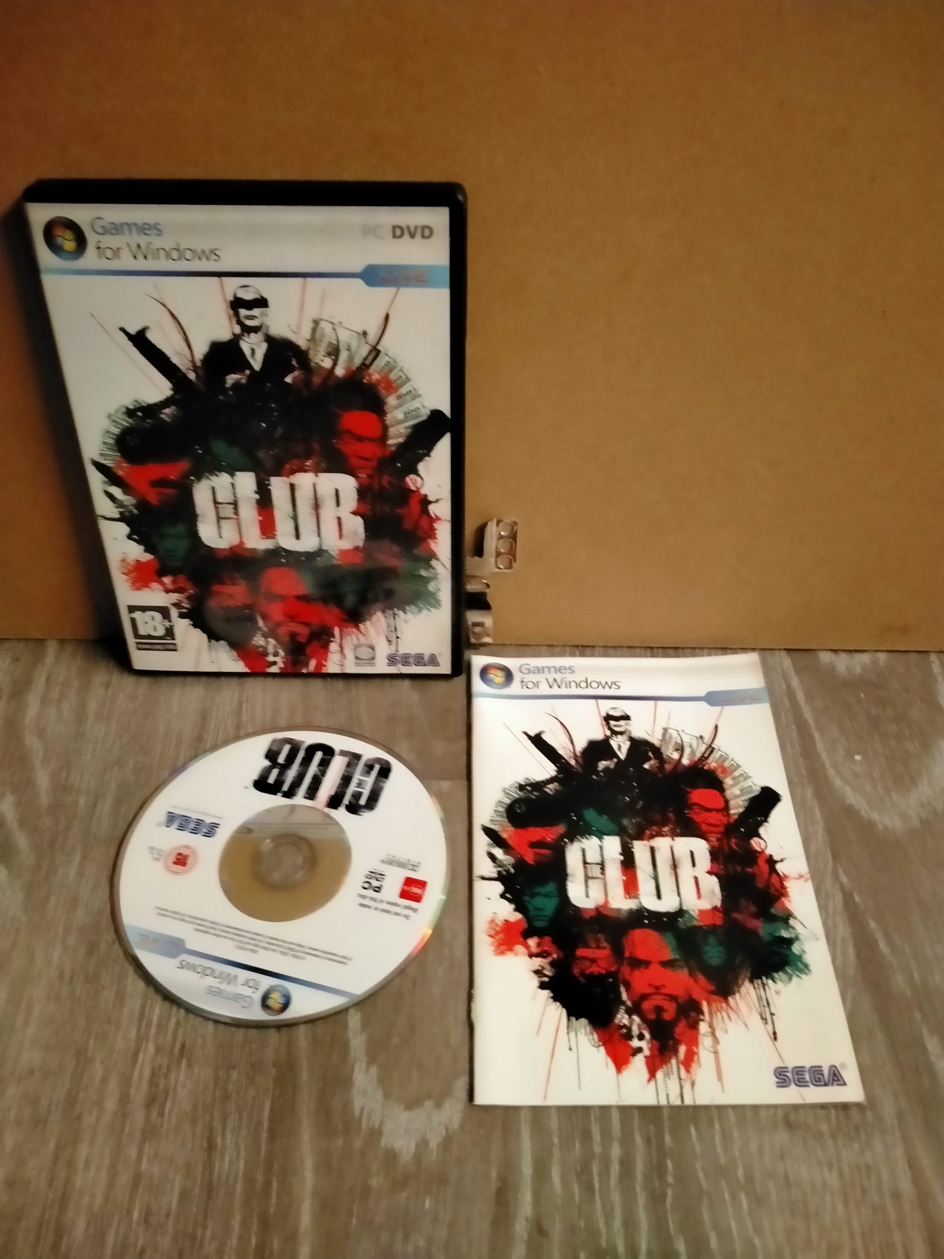 Edición física de The Club