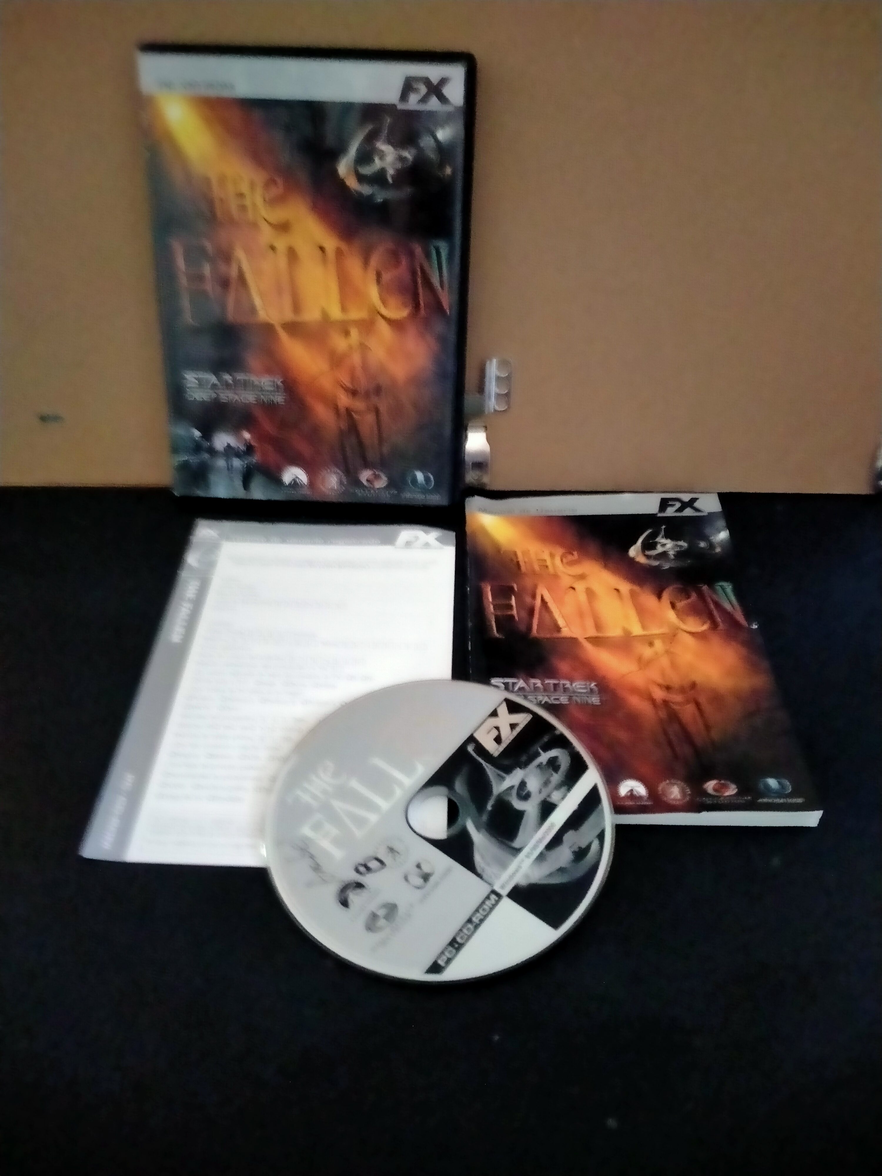 Edición física de The Fallen