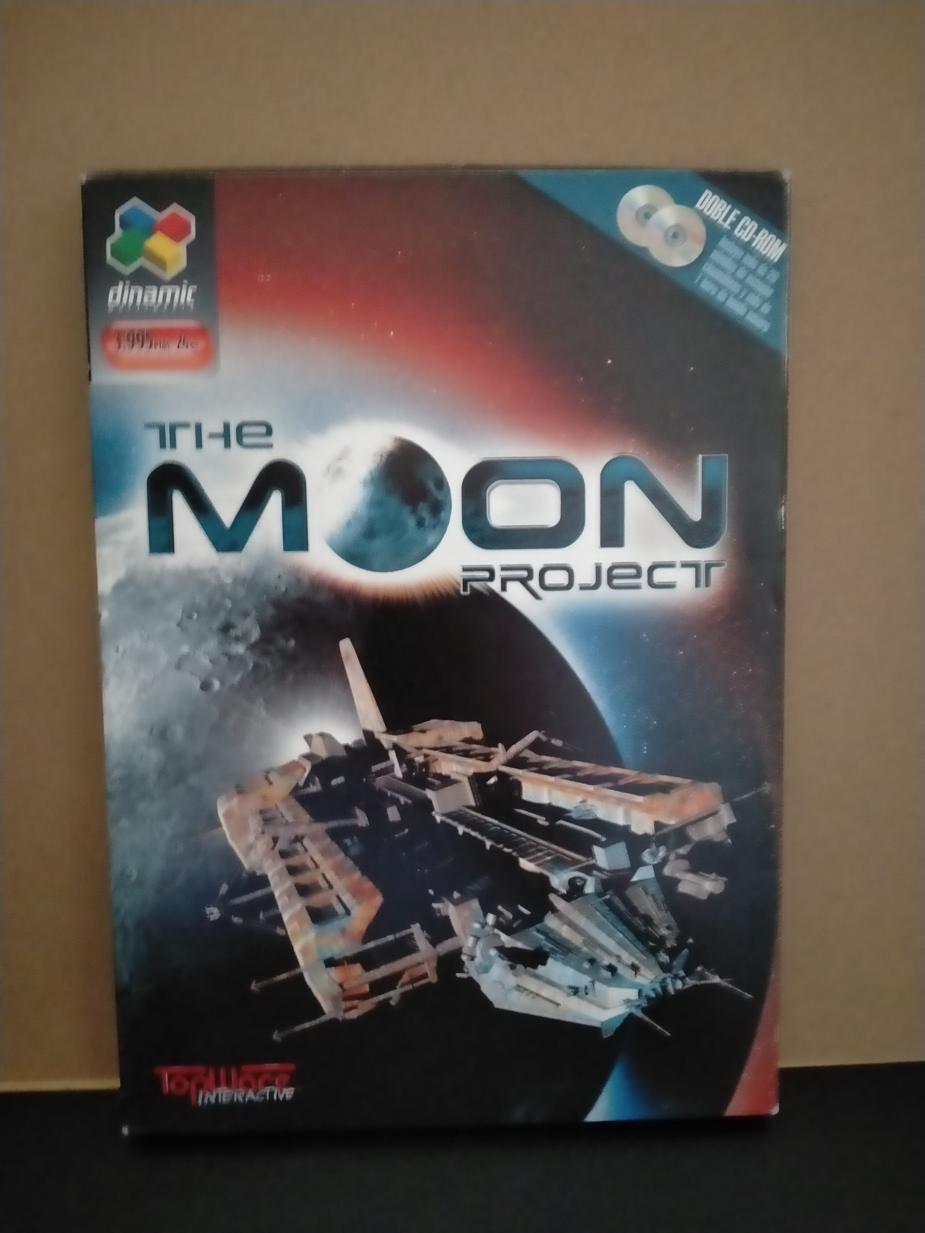 Edición física de The Moon Project