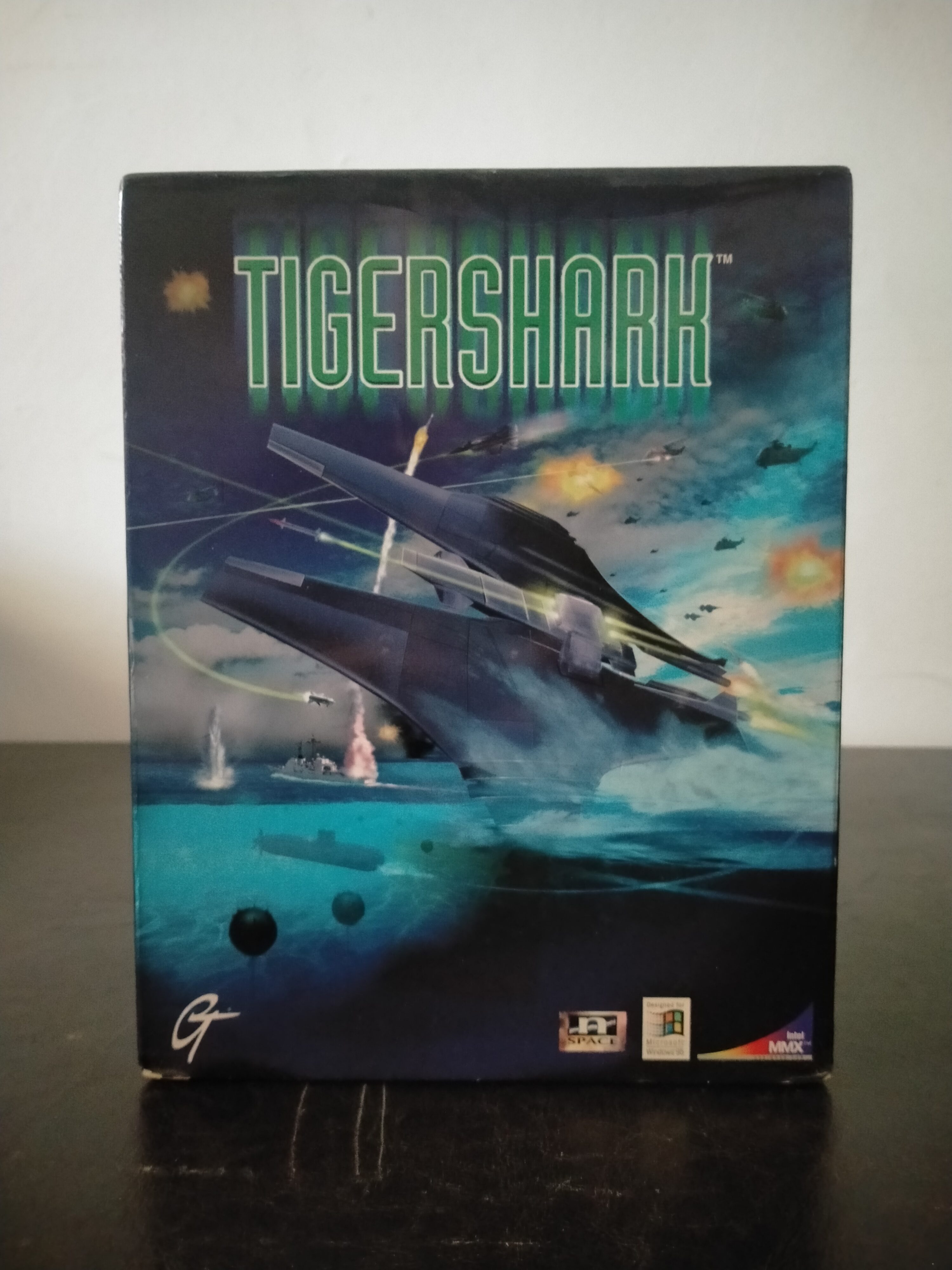 Portada de Tigershark, formato Big Box, para Windows 95
