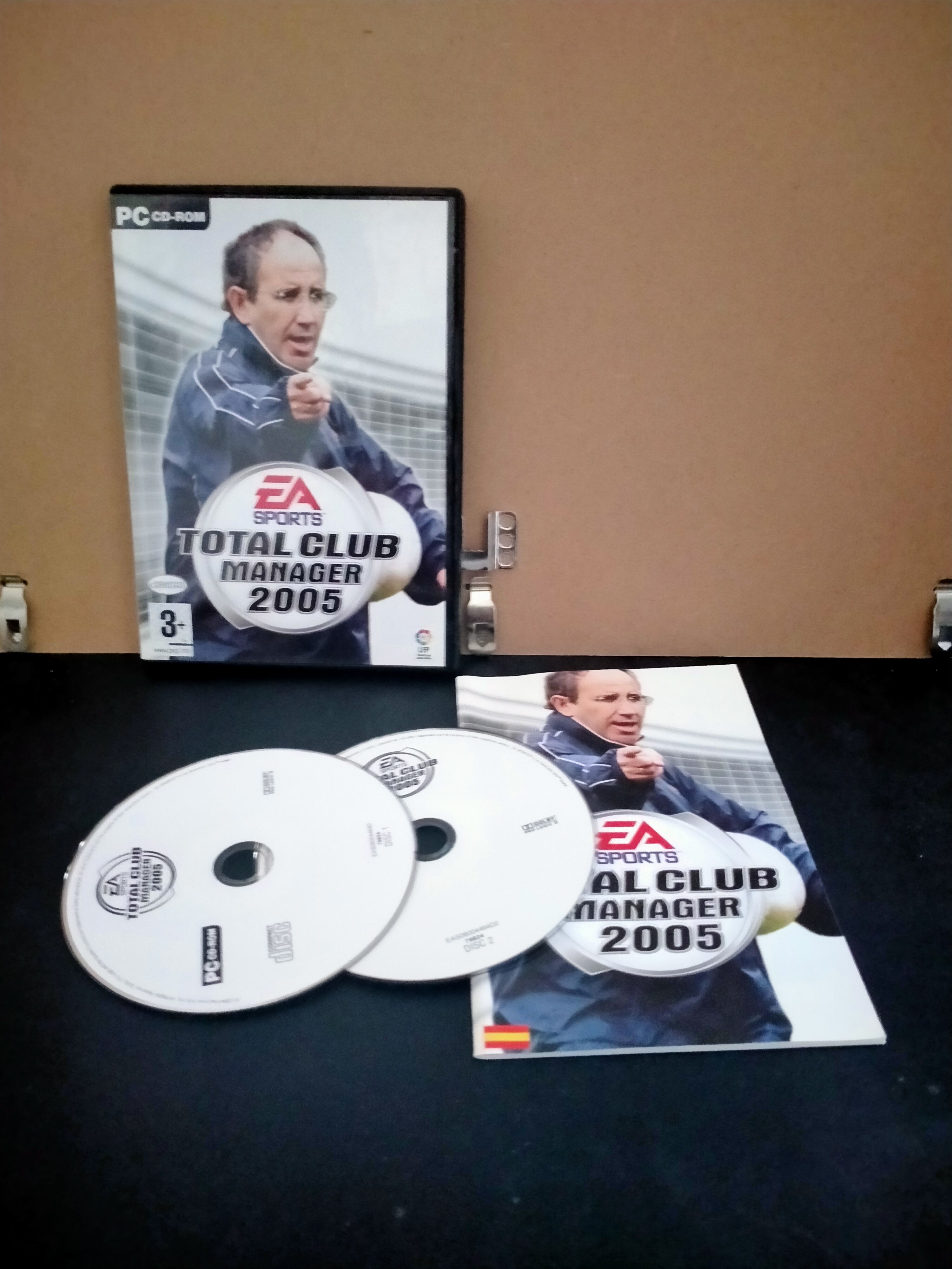 Edición física de Total Club Manager 2005