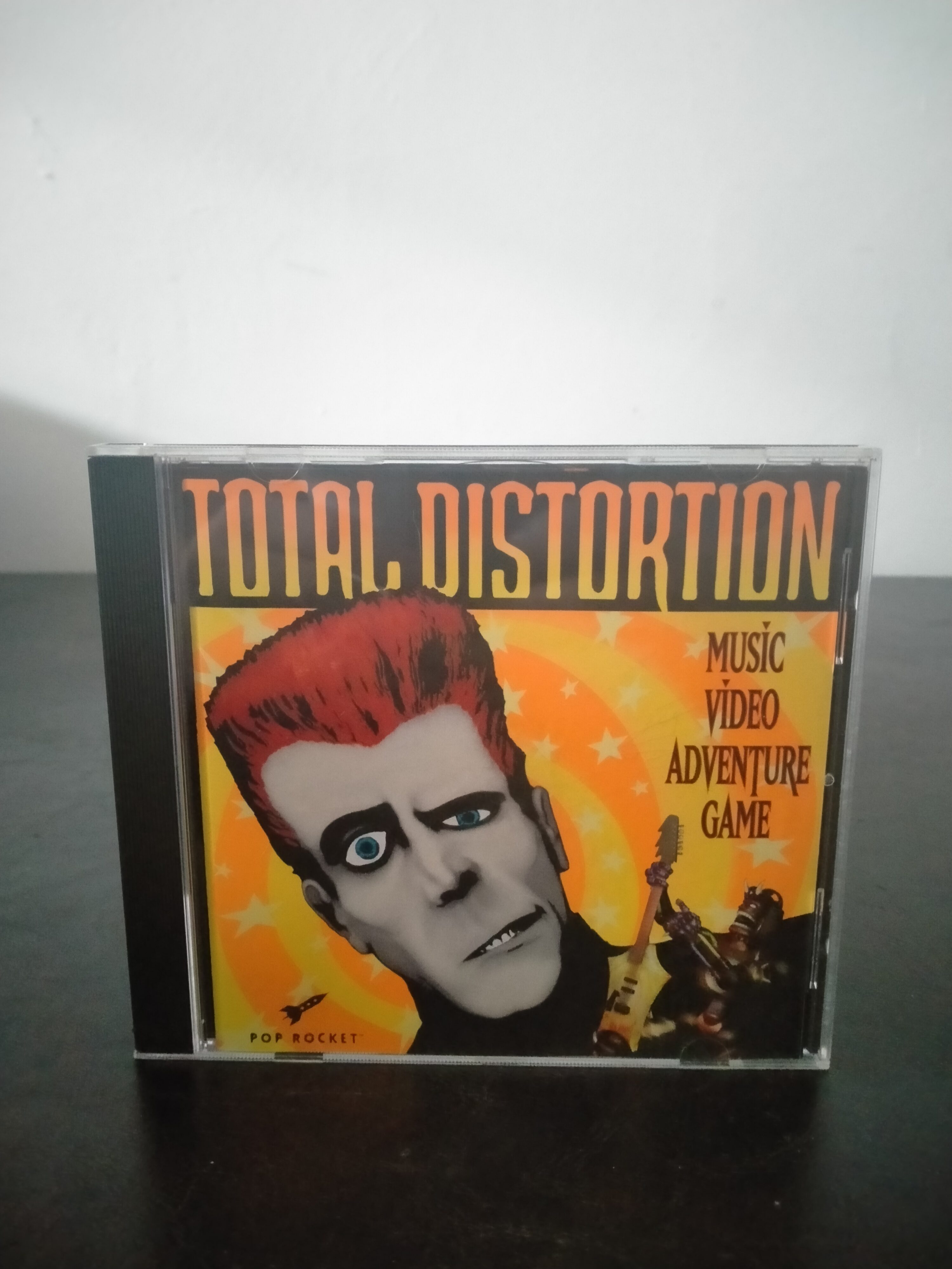 Portada de Total Distortion, formato Jewel Case, para Win3.x