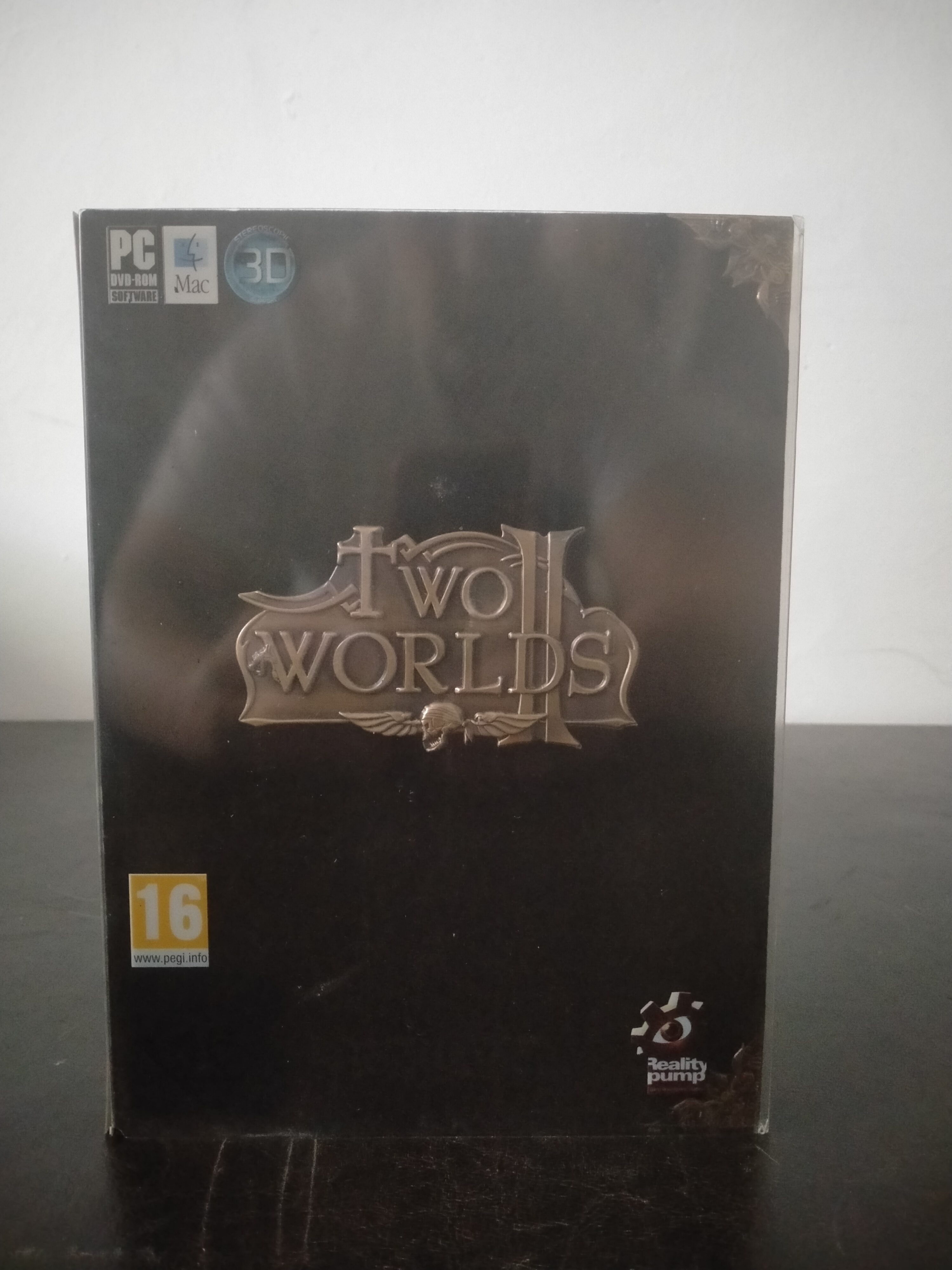 Portada de Two Worlds II: Game of the Year Edition, formato DVD Case, para Windows XP, Windows Vista, Windows 7