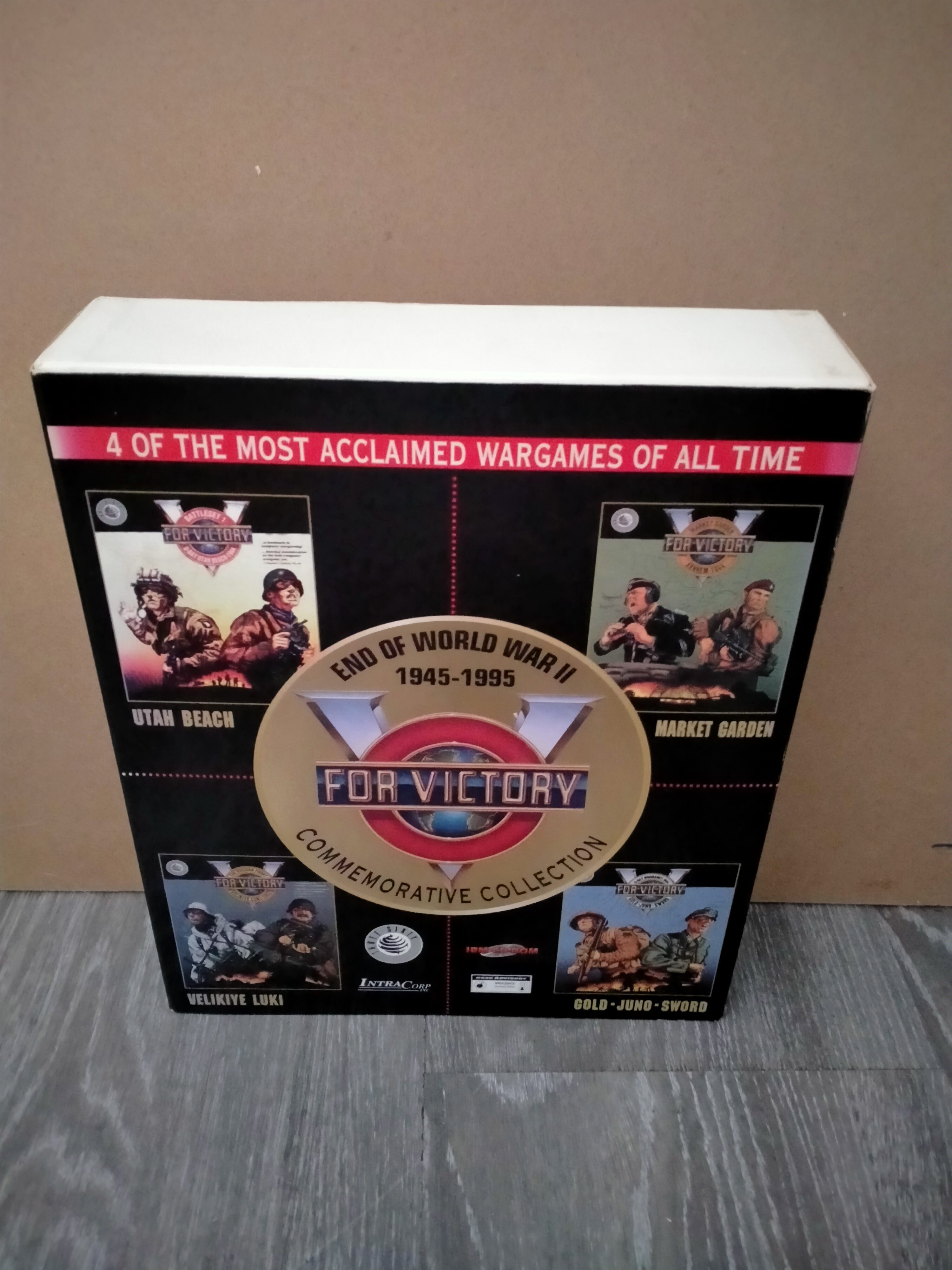 Edición física de V for Victory: Commemorative Collection